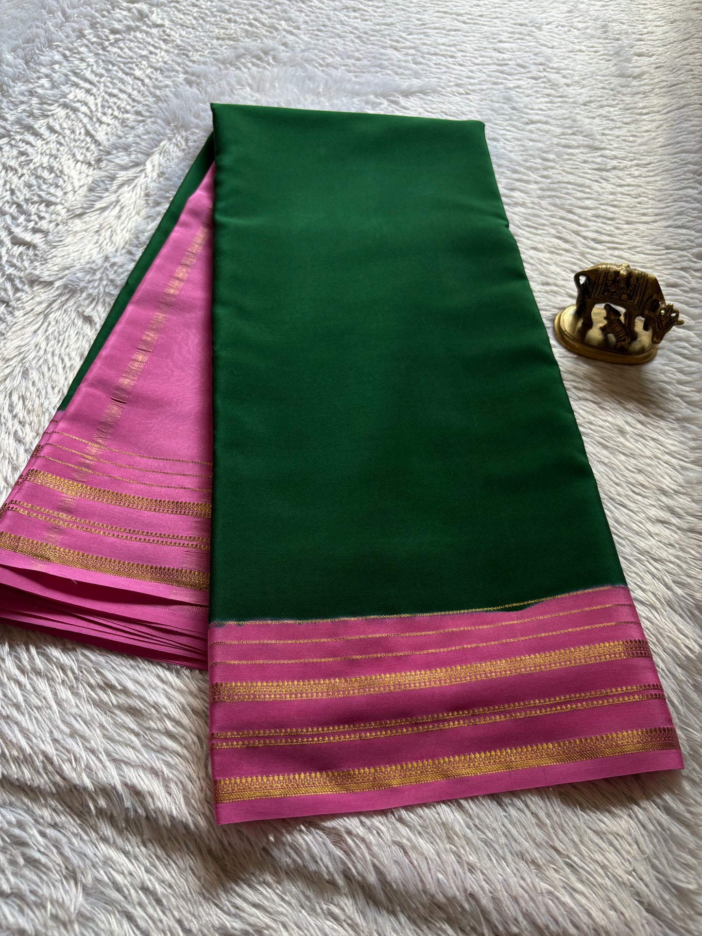 Tanuja (2D) : Bottle green-bright pink