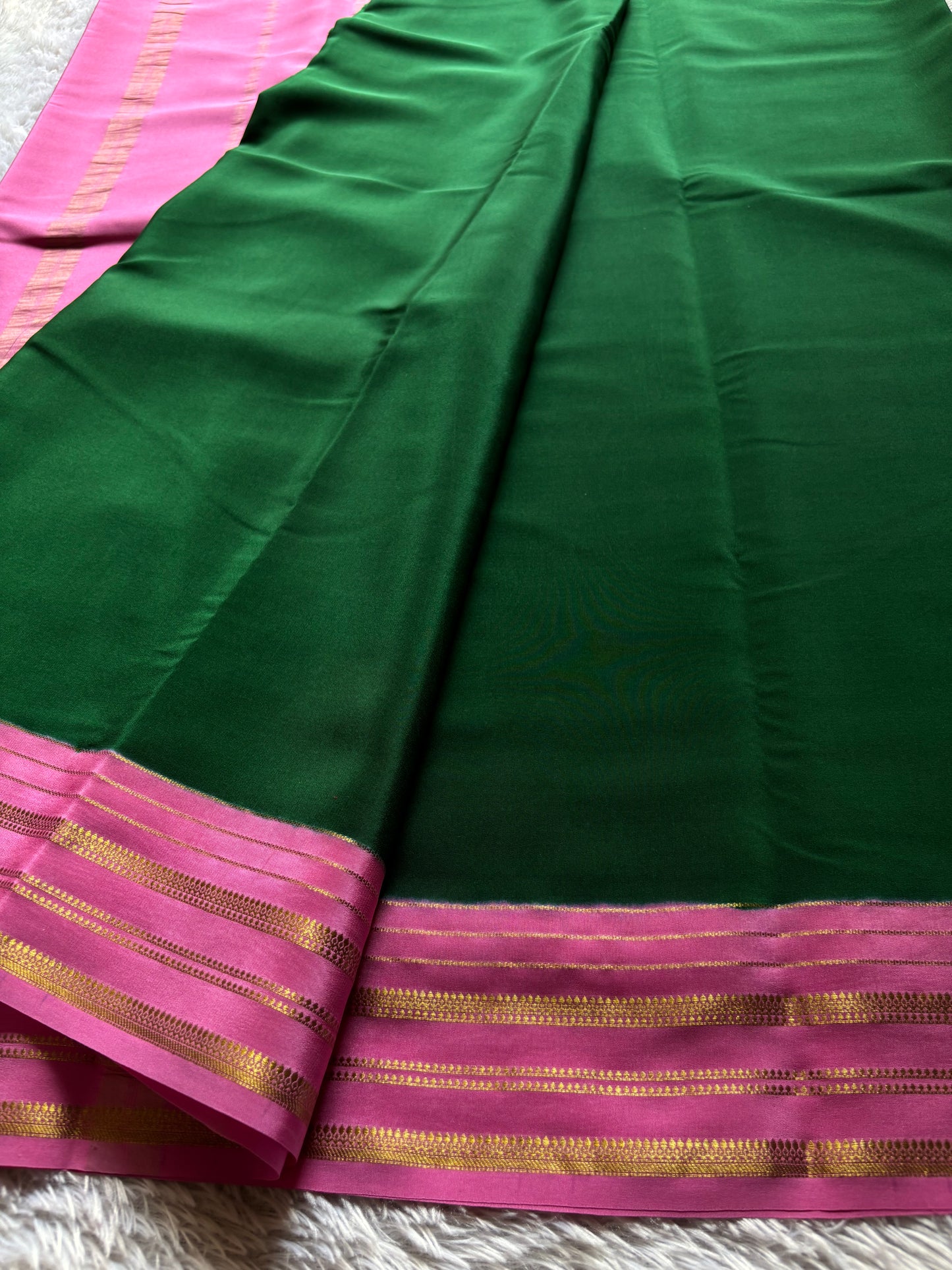 Tanuja (2D) : Bottle green-bright pink