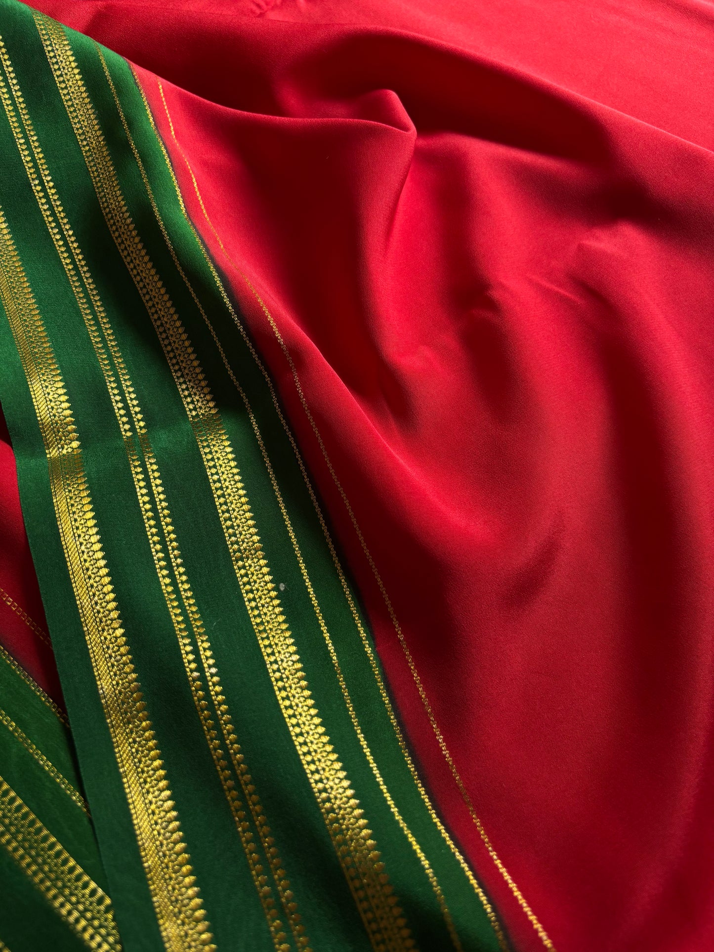 Tanuja (2D) : Red-bottle green