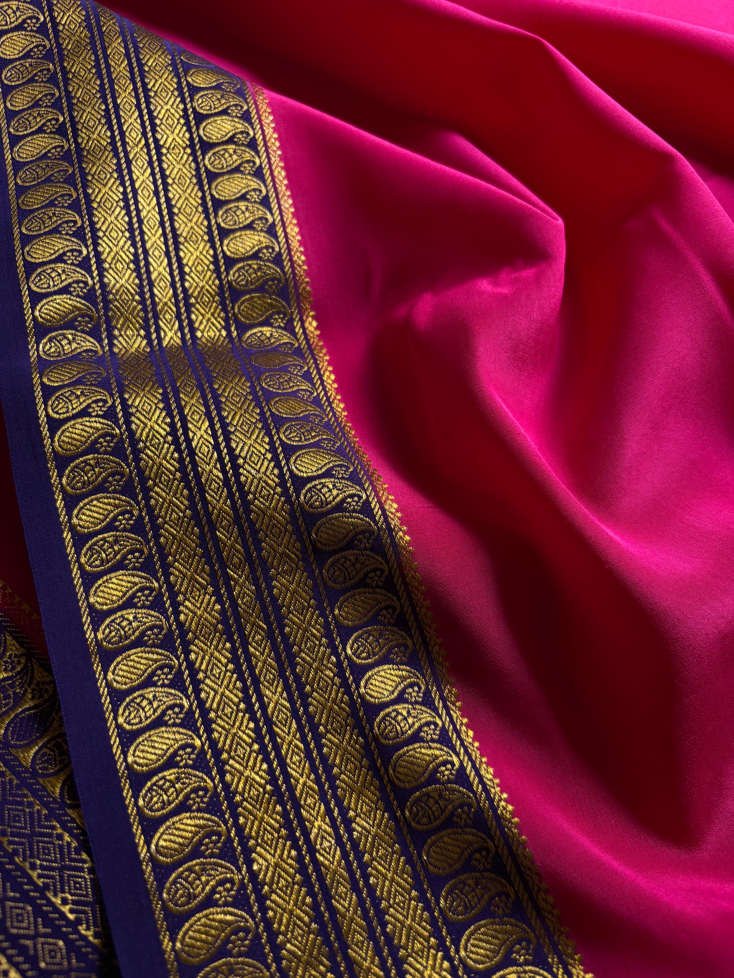 Maithili (2D) : Rani pink-dark blue