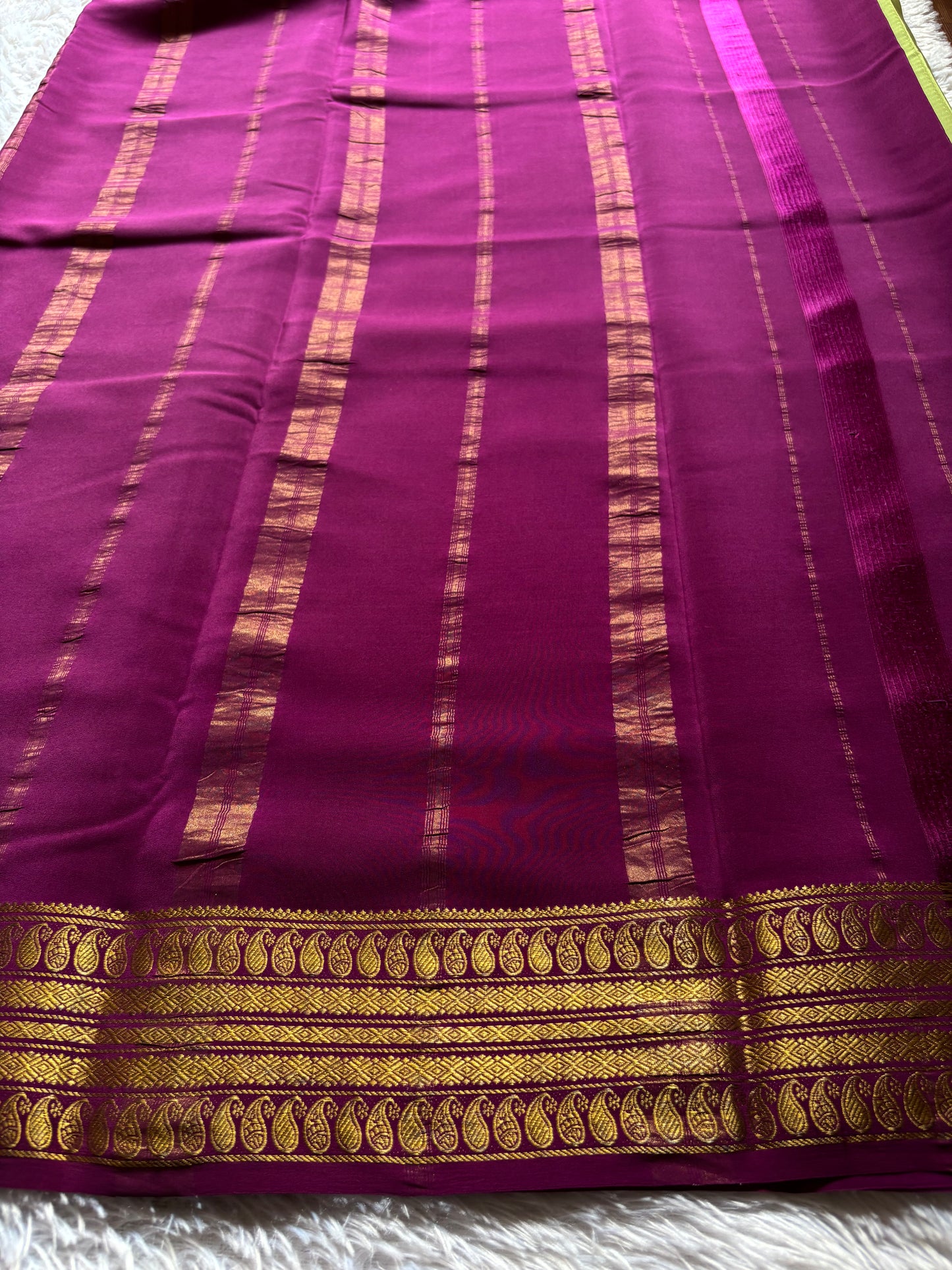 Maithili (2D) : Pista green-dark magenta