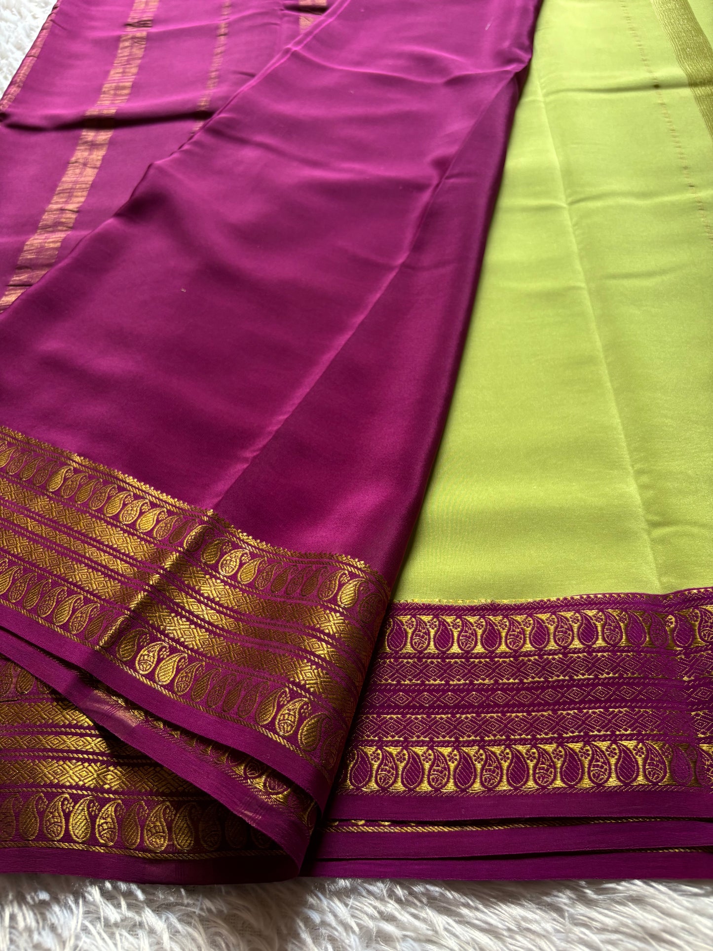 Maithili (2D) : Pista green-dark magenta