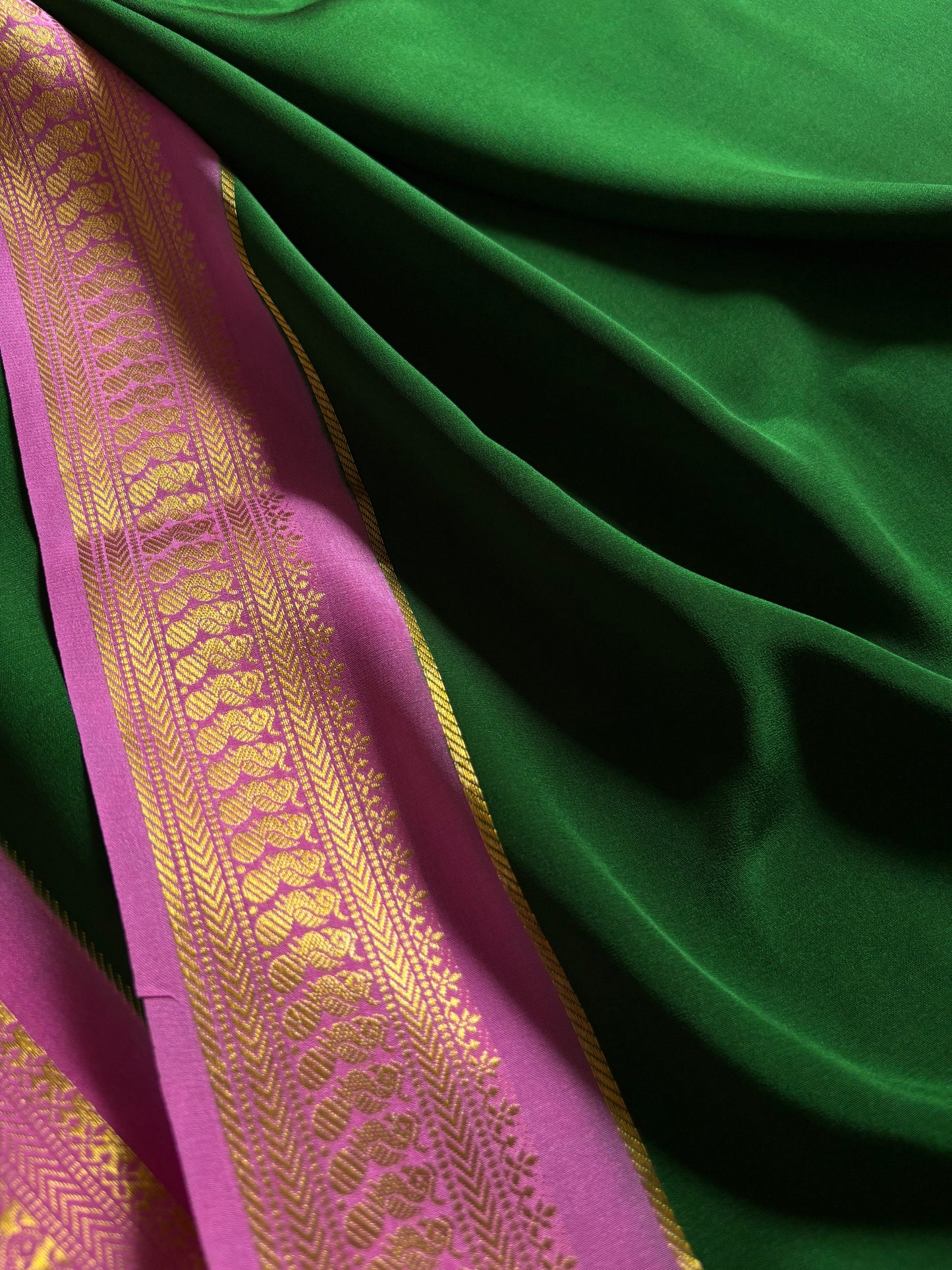 Mayuri (2D) : Bottle green-rose pink