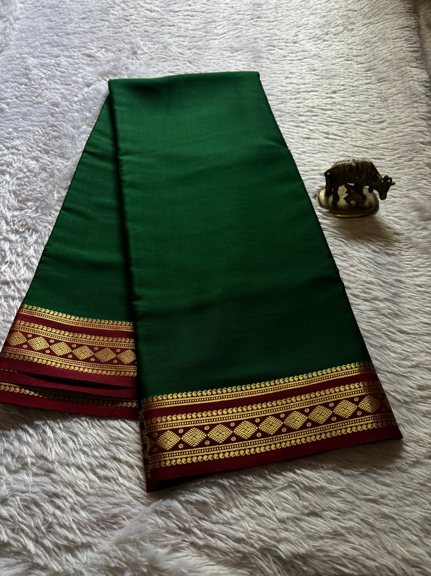 Saanvi (2D) : Bottle green-maroon