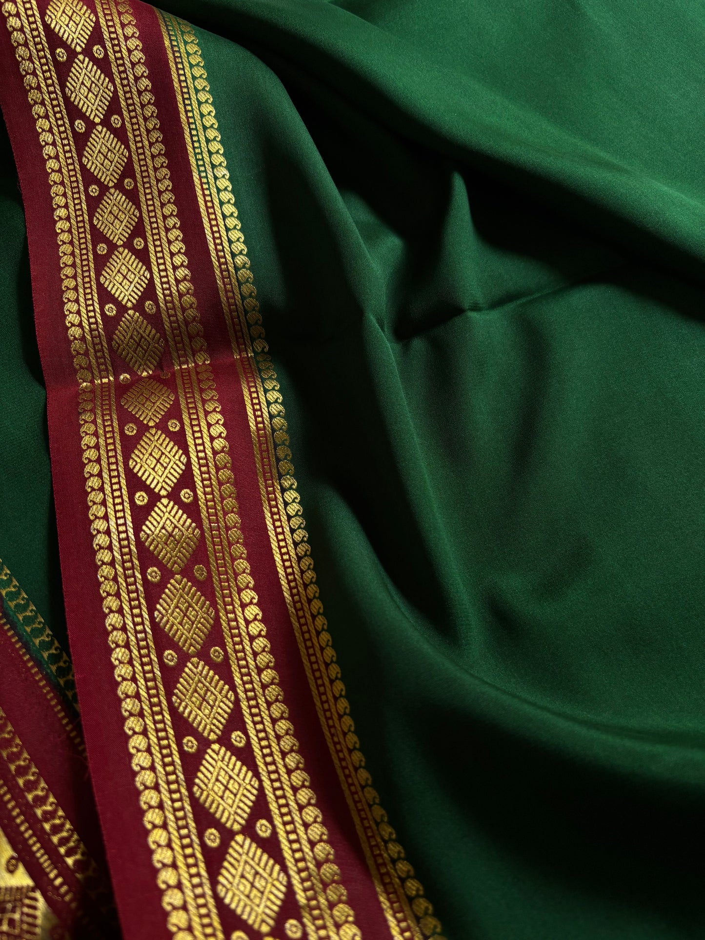Saanvi (2D) : Bottle green-maroon