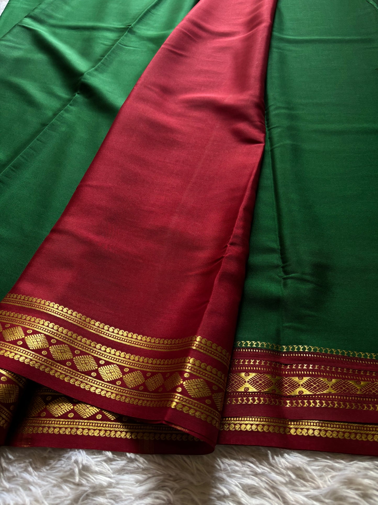 Saanvi (2D) : Bottle green-maroon