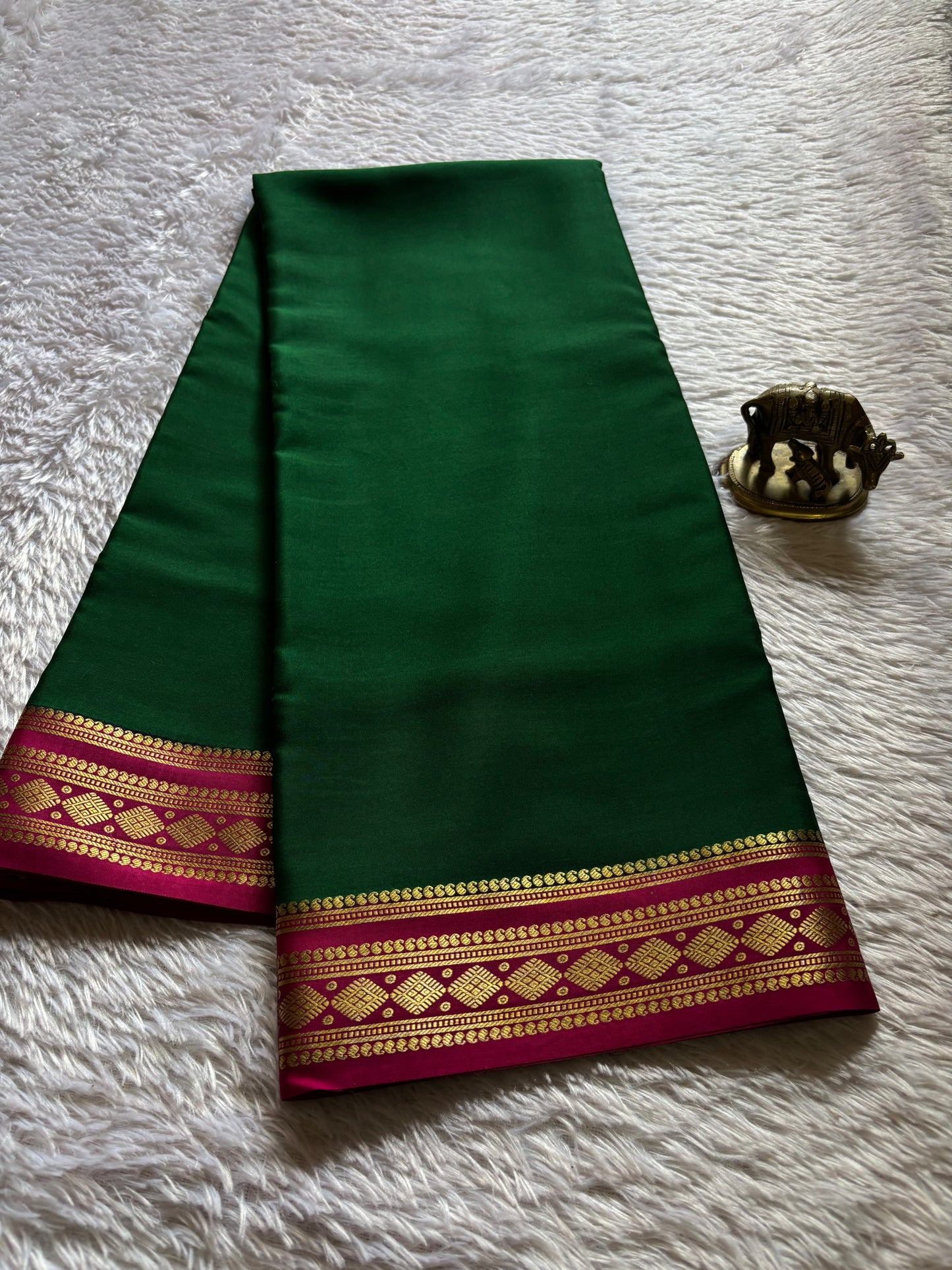 Saanvi (2D) : Bottle green-pink