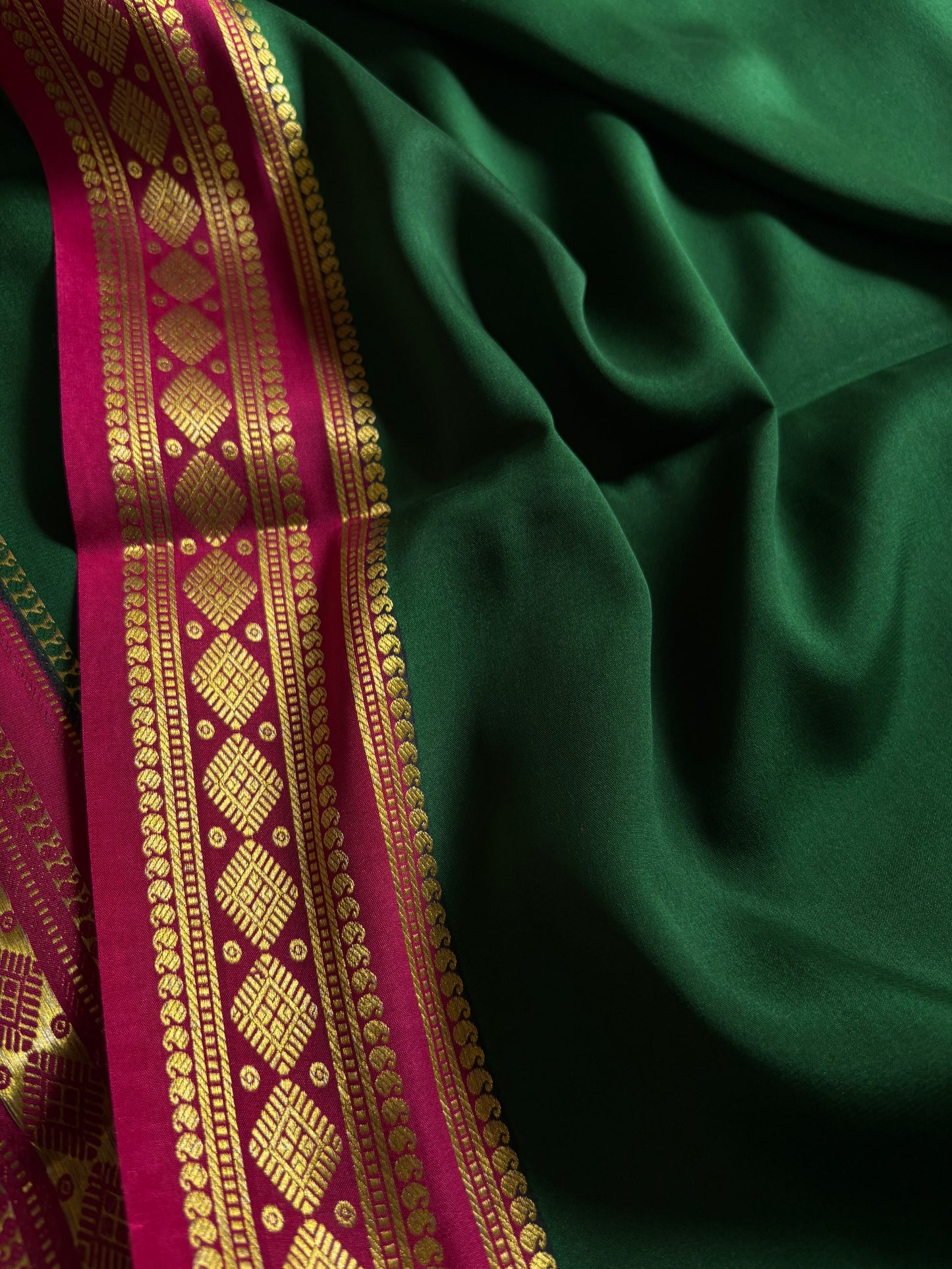 Saanvi (2D) : Bottle green-pink