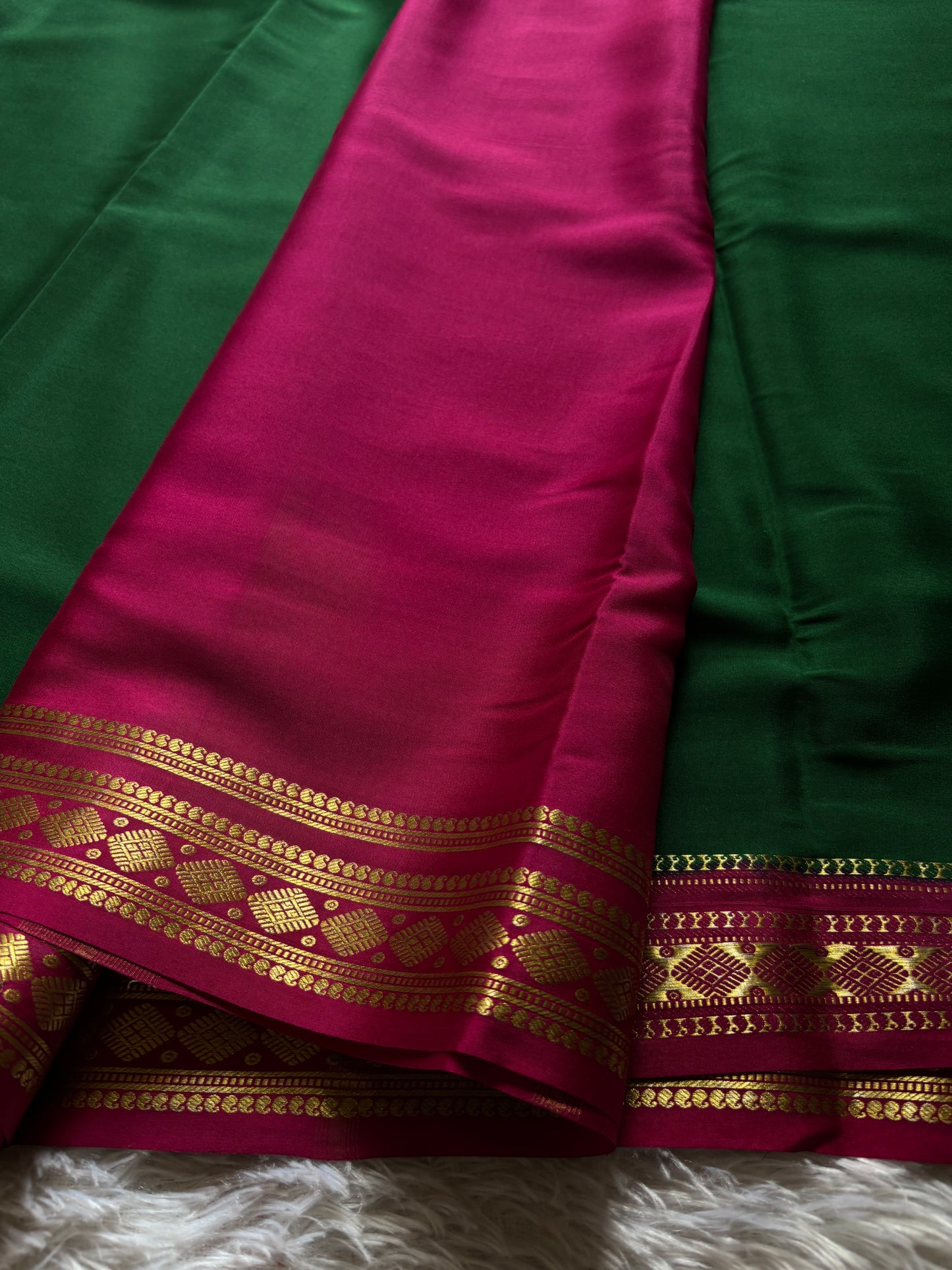 Saanvi (2D) : Bottle green-pink
