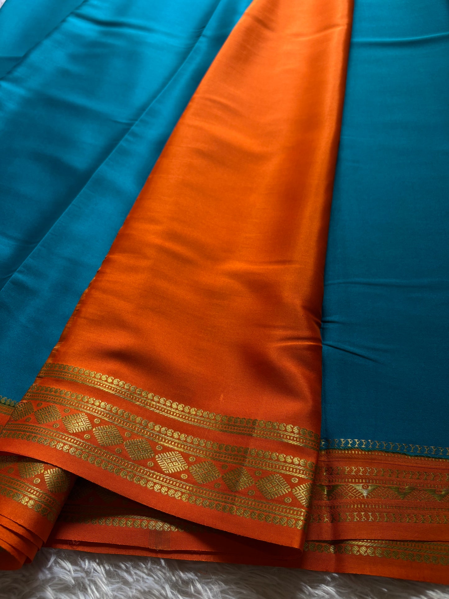 Saanvi (2D) : Teal blue-orange
