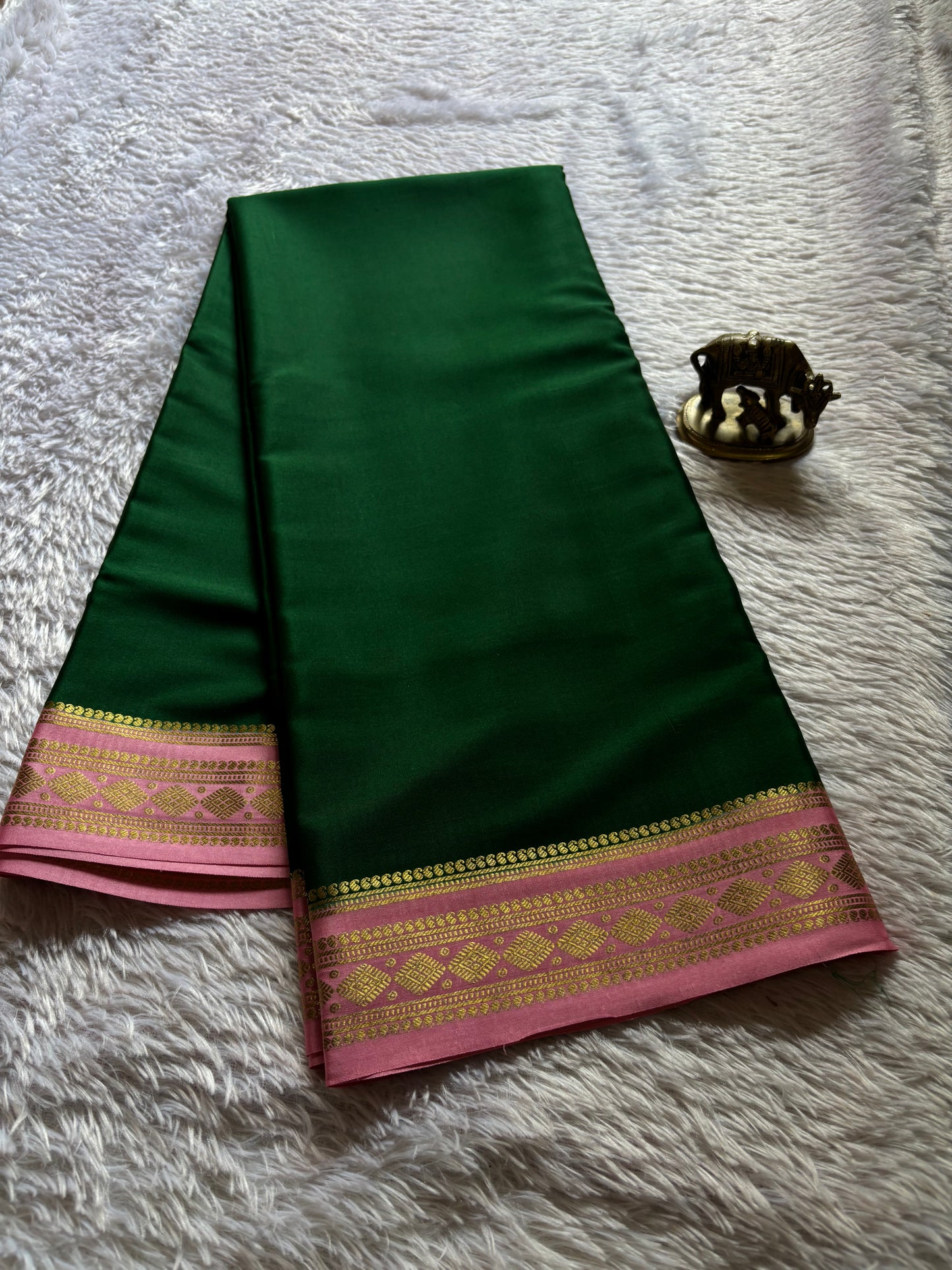 Saanvi (2D) : Dark green-baby pink