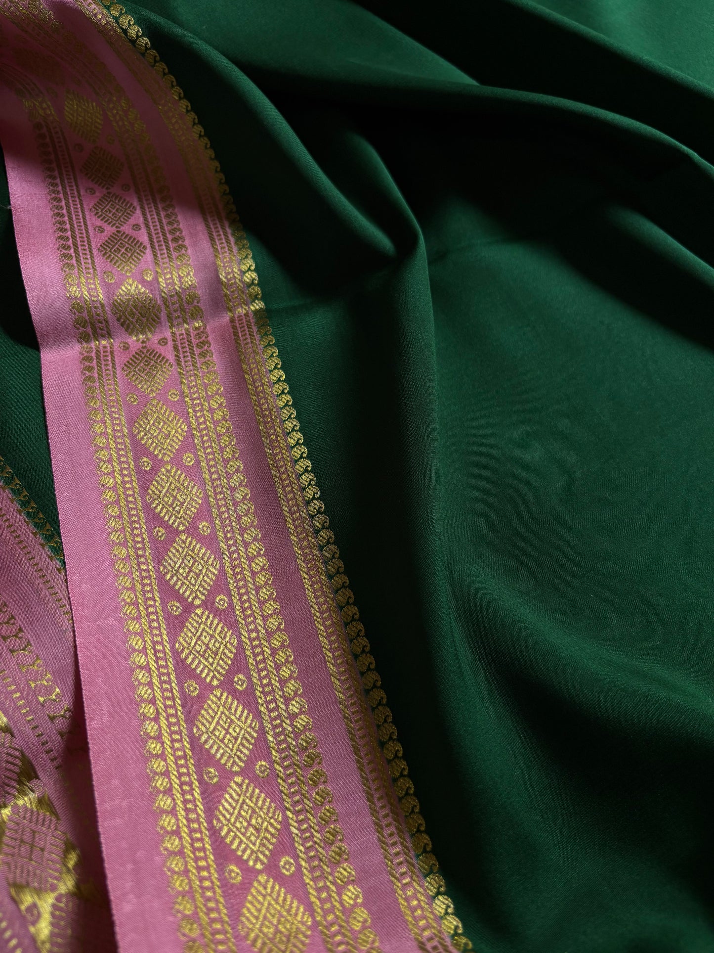 Saanvi (2D) : Dark green-baby pink