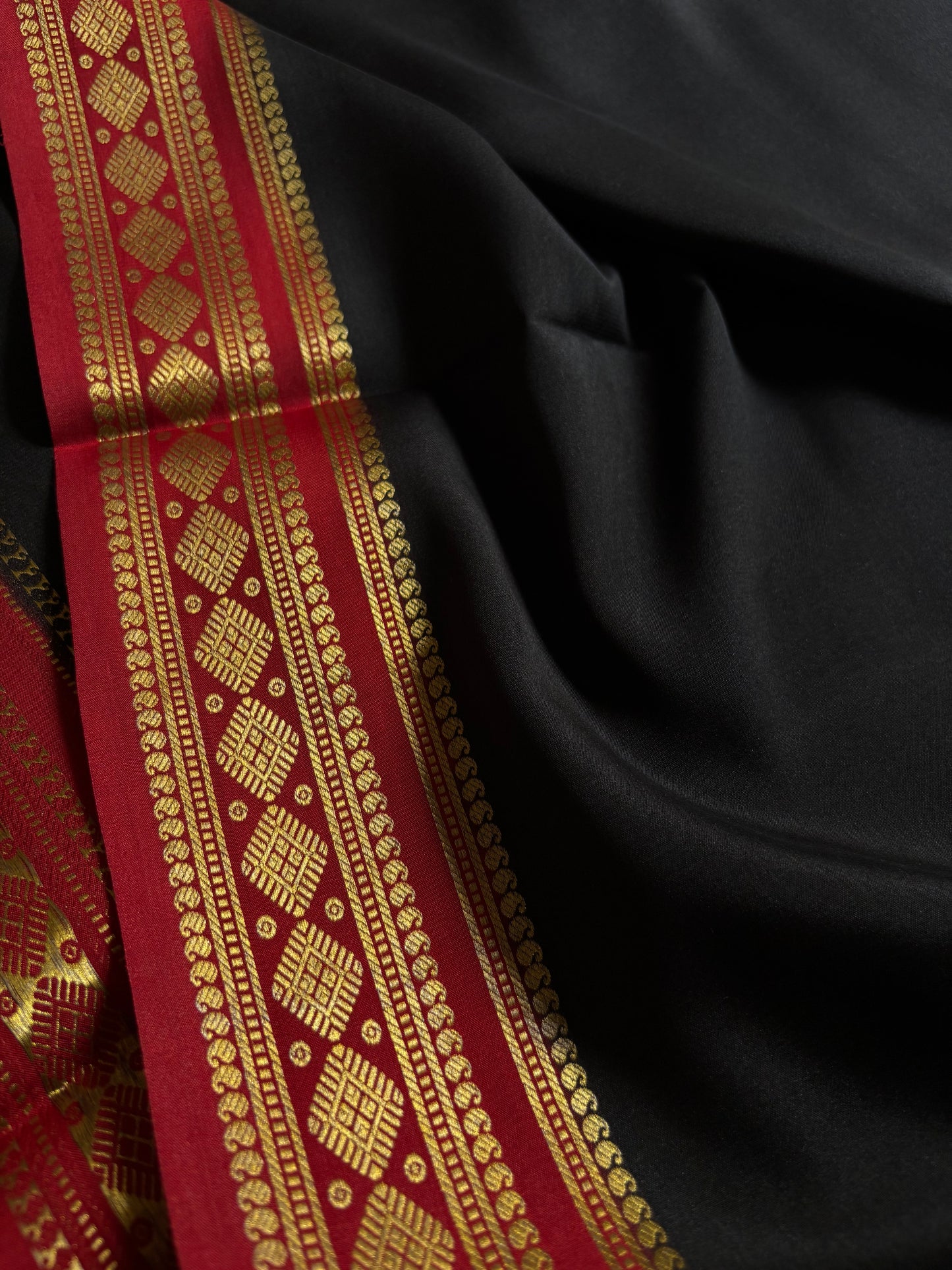 Saanvi (2D) : Black-dark red