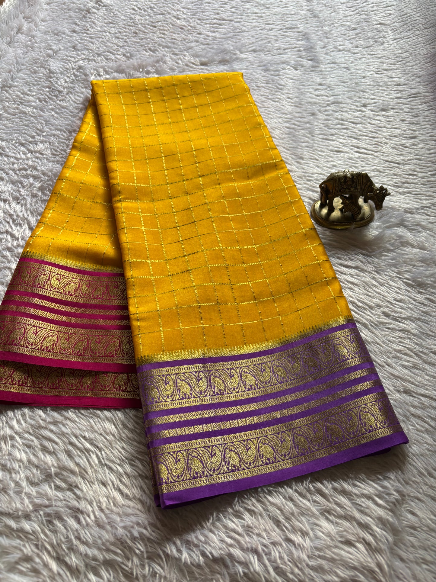 Ganga (3D) : Golden yellow-pink-dark lavender