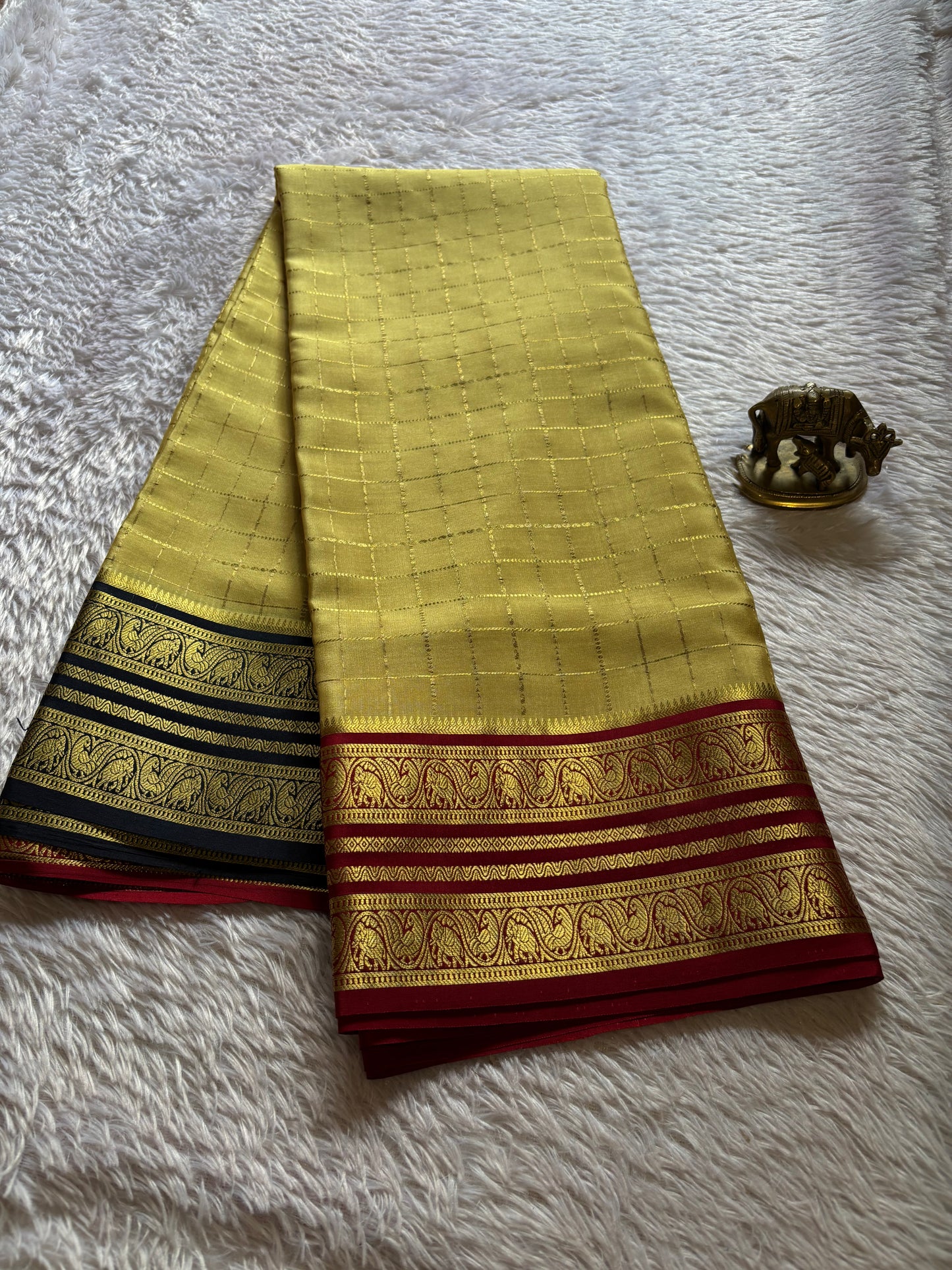 Ganga (3D) : Chikoo beige-black-maroon
