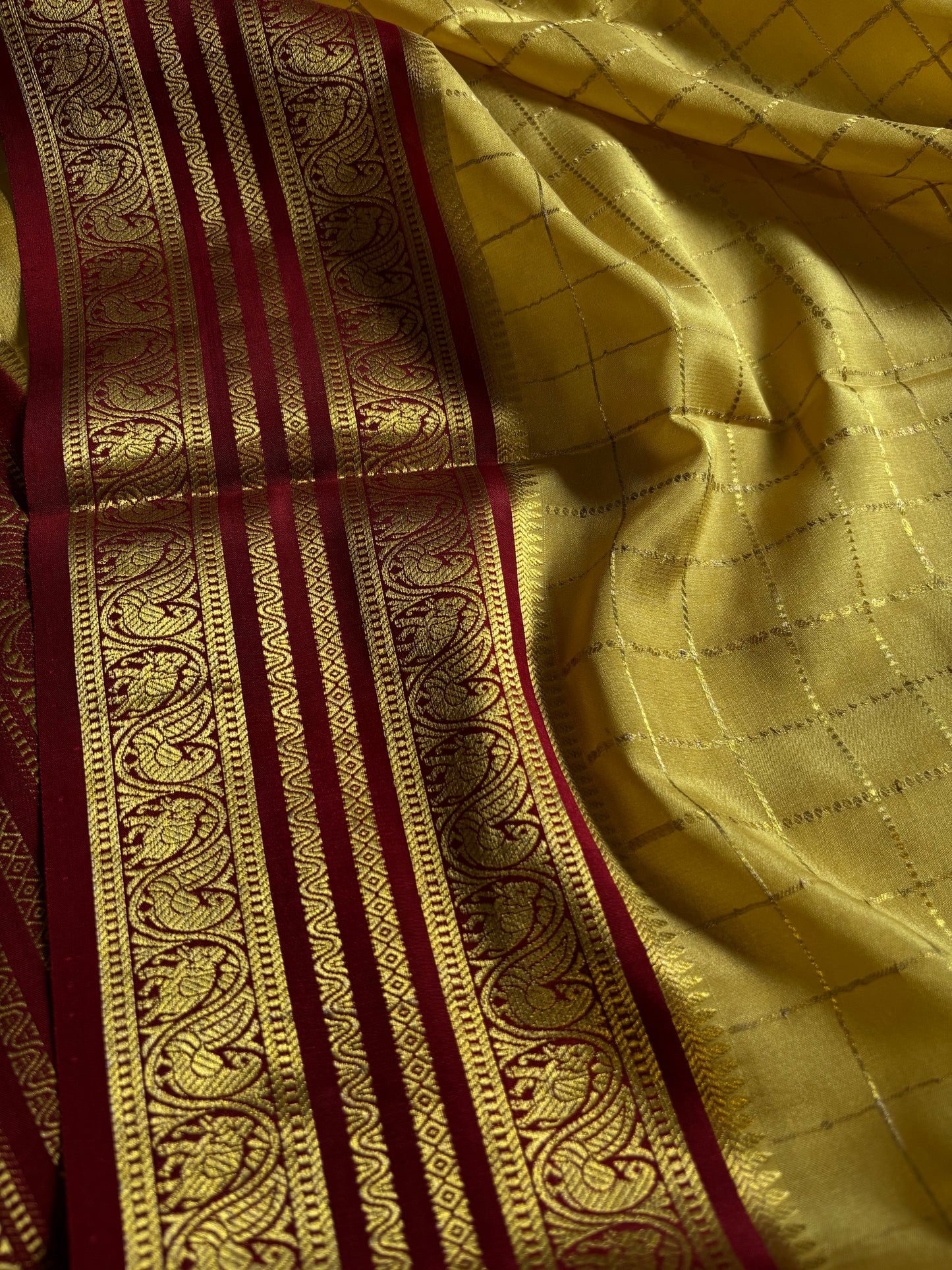 Ganga (3D) : Chikoo beige-black-maroon
