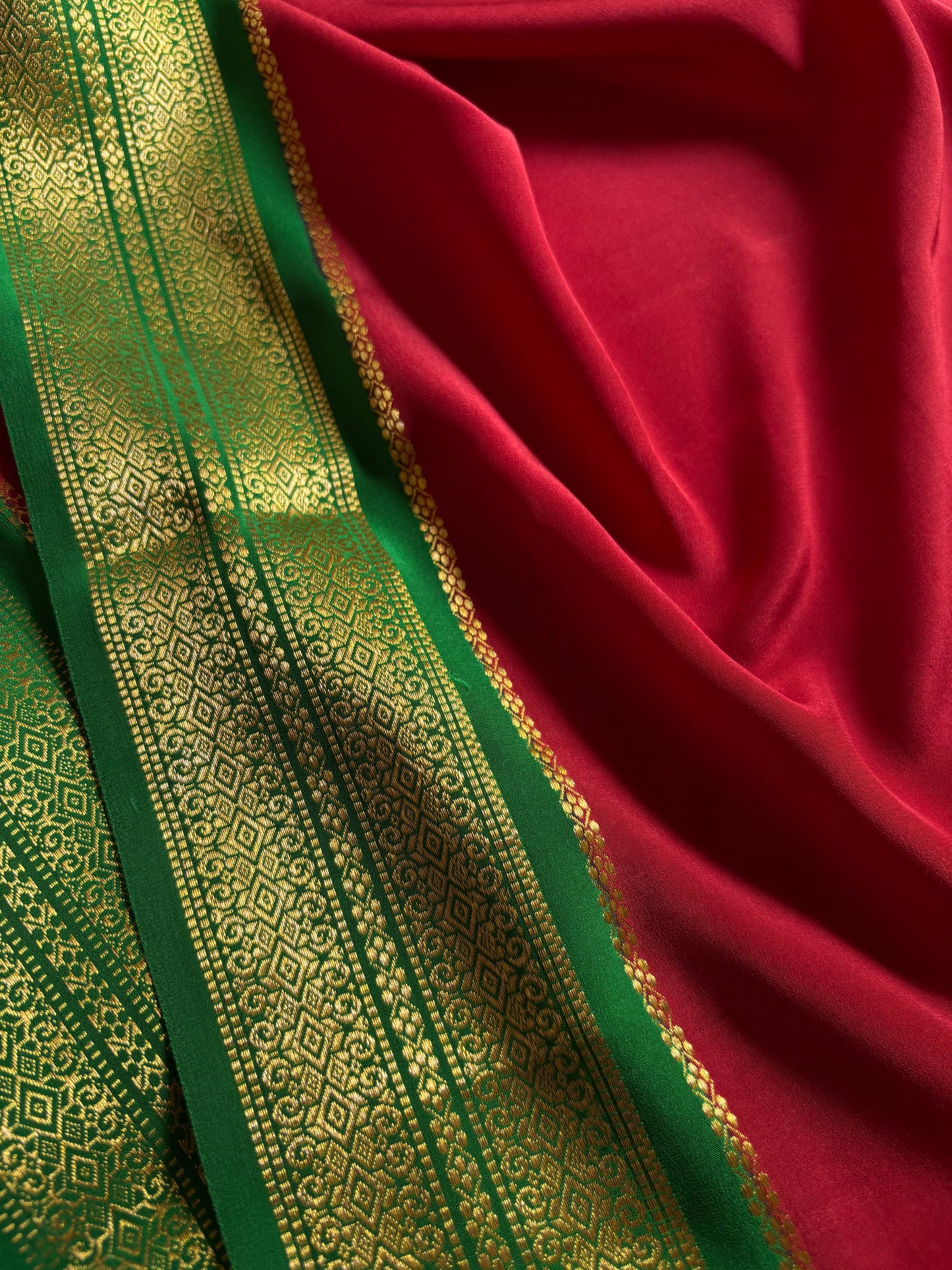 Raagini (2D) : Dark red-bottle green