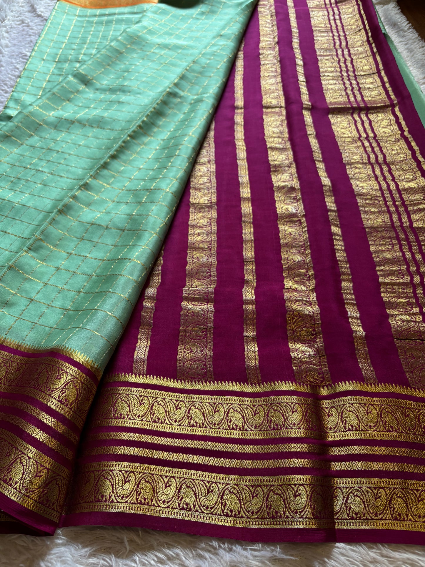 Ganga (3D) : Sea green-orange-magenta