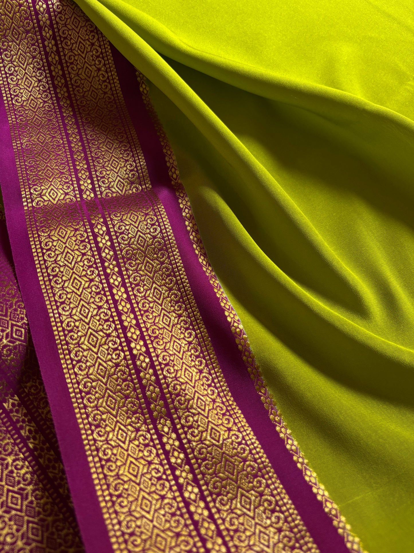 Raagini (2D) : Lime green-dark magenta