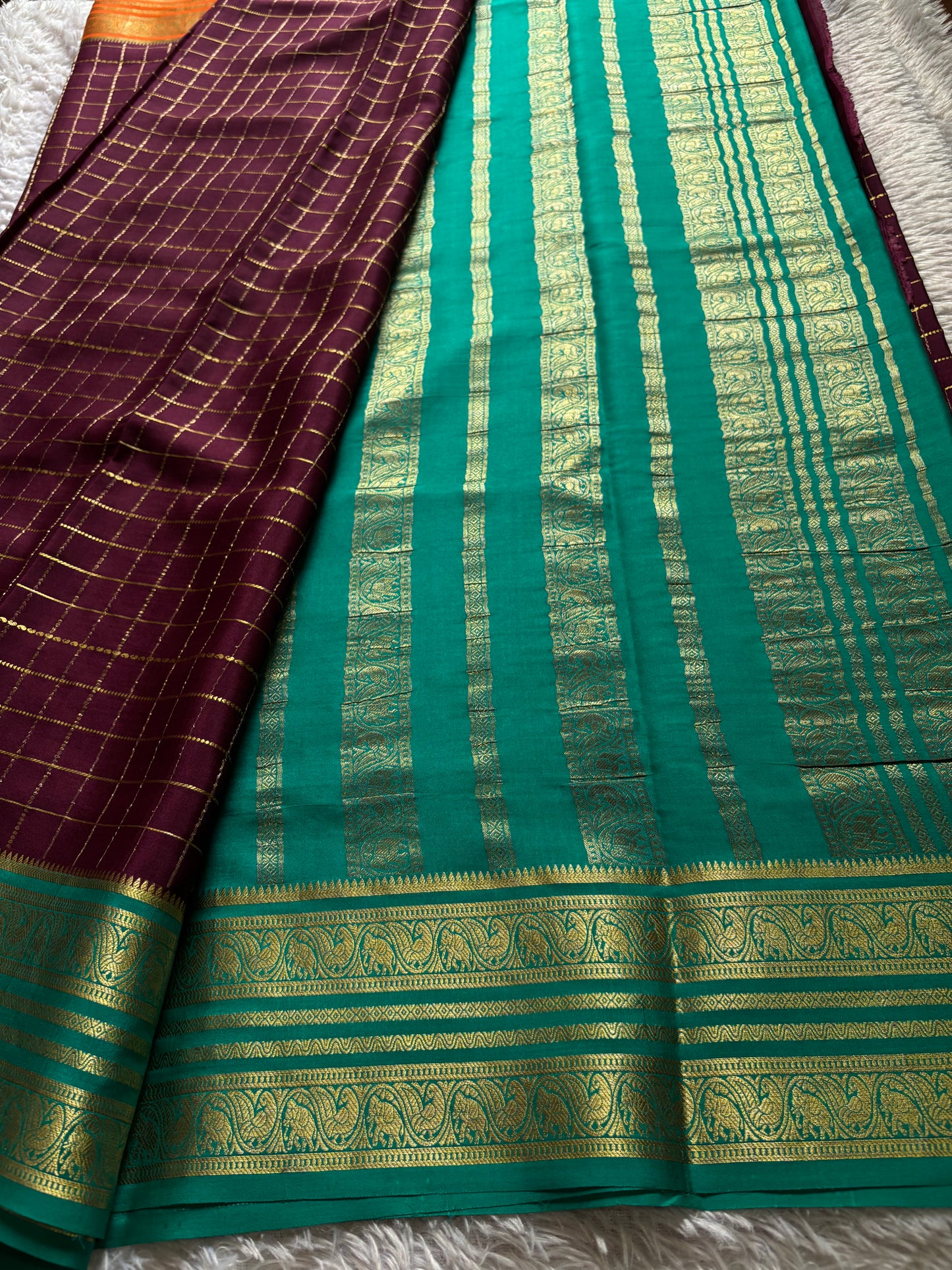 Ganga (3D) : Chocolate brown-orange-rama green