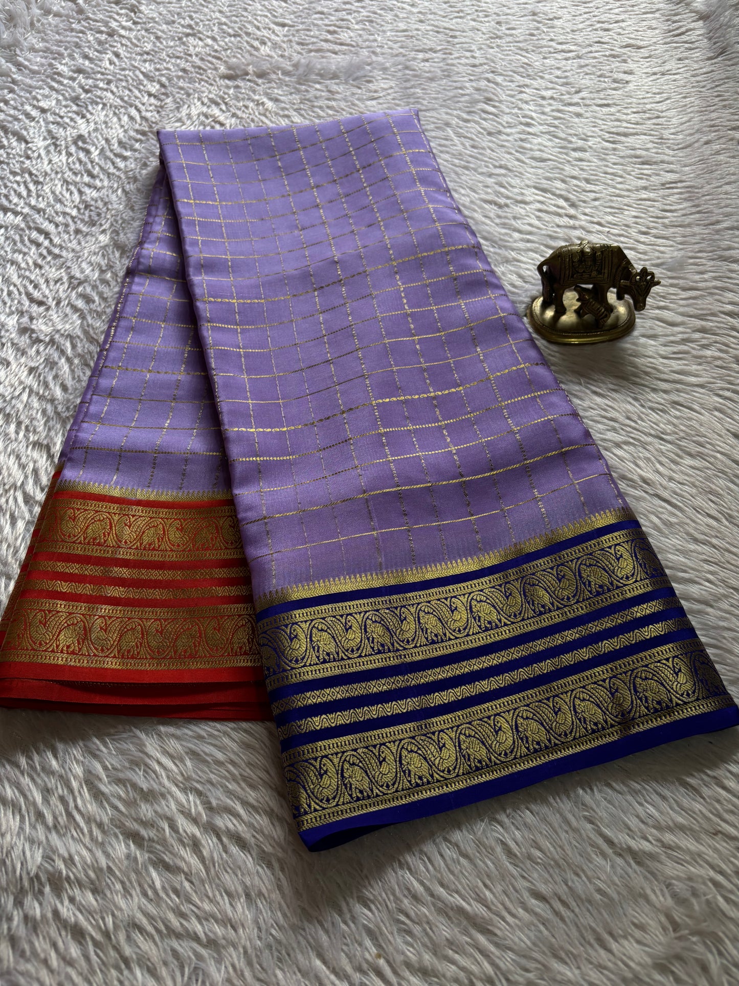 Ganga (3D) : Lavender-rust red-dark blue