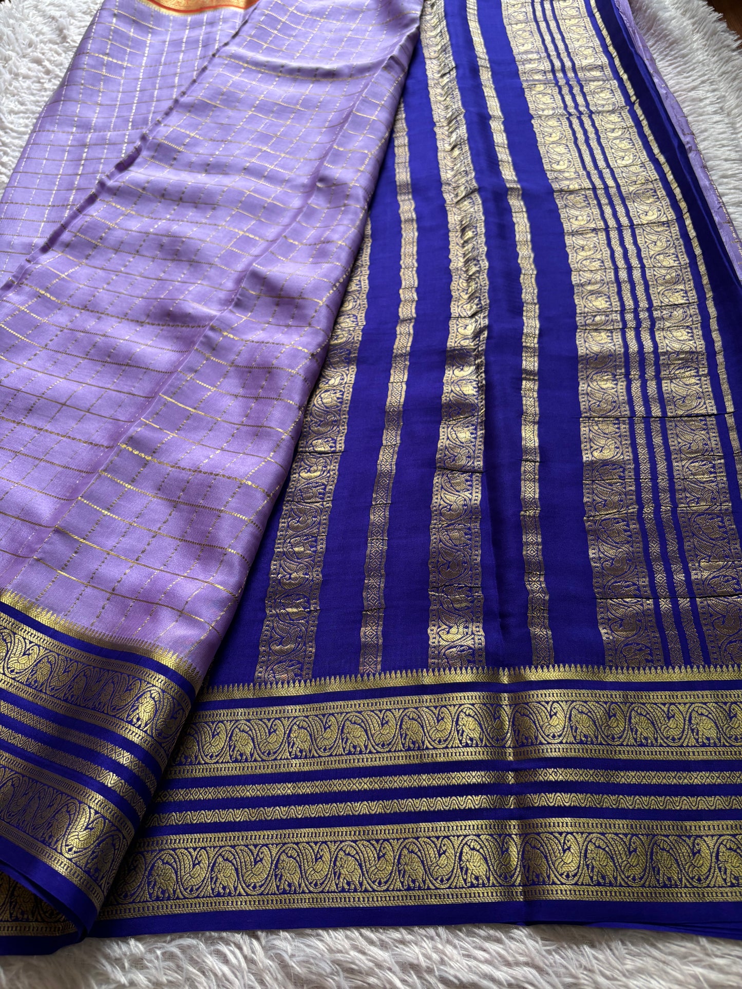 Ganga (3D) : Lavender-rust red-dark blue