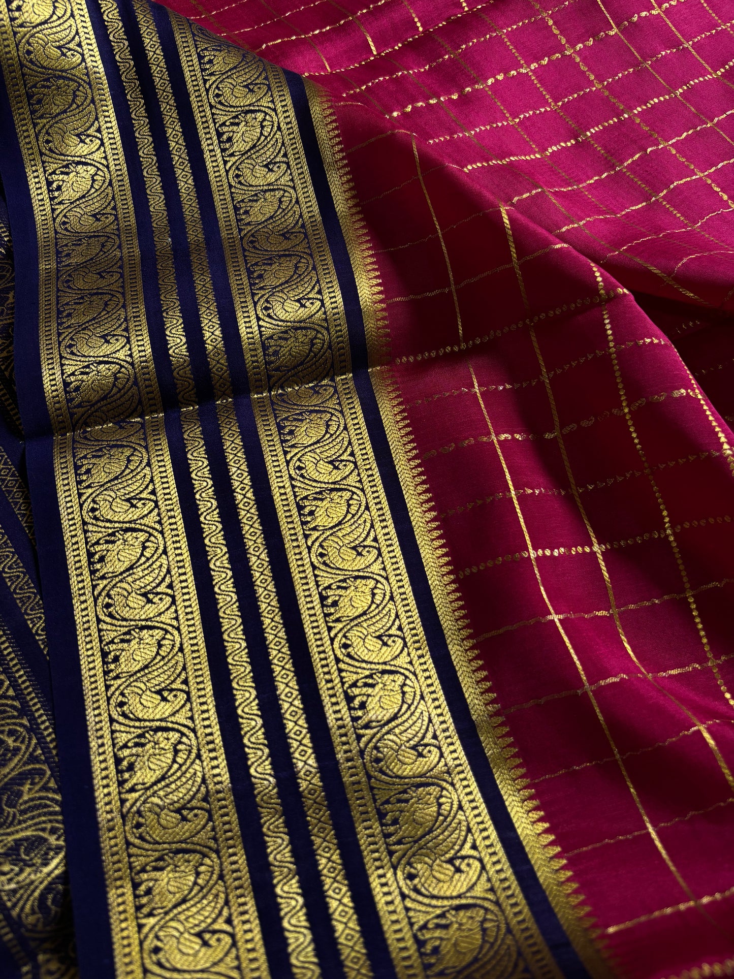 Ganga (3D) : Dark pink-green-navy blue