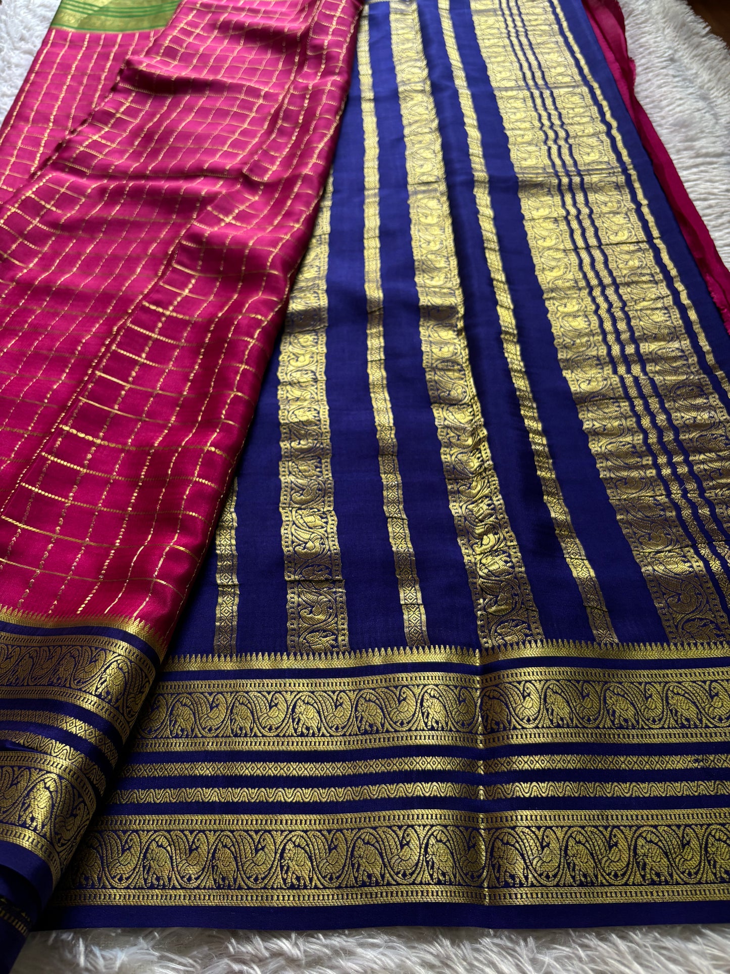 Ganga (3D) : Dark pink-green-navy blue
