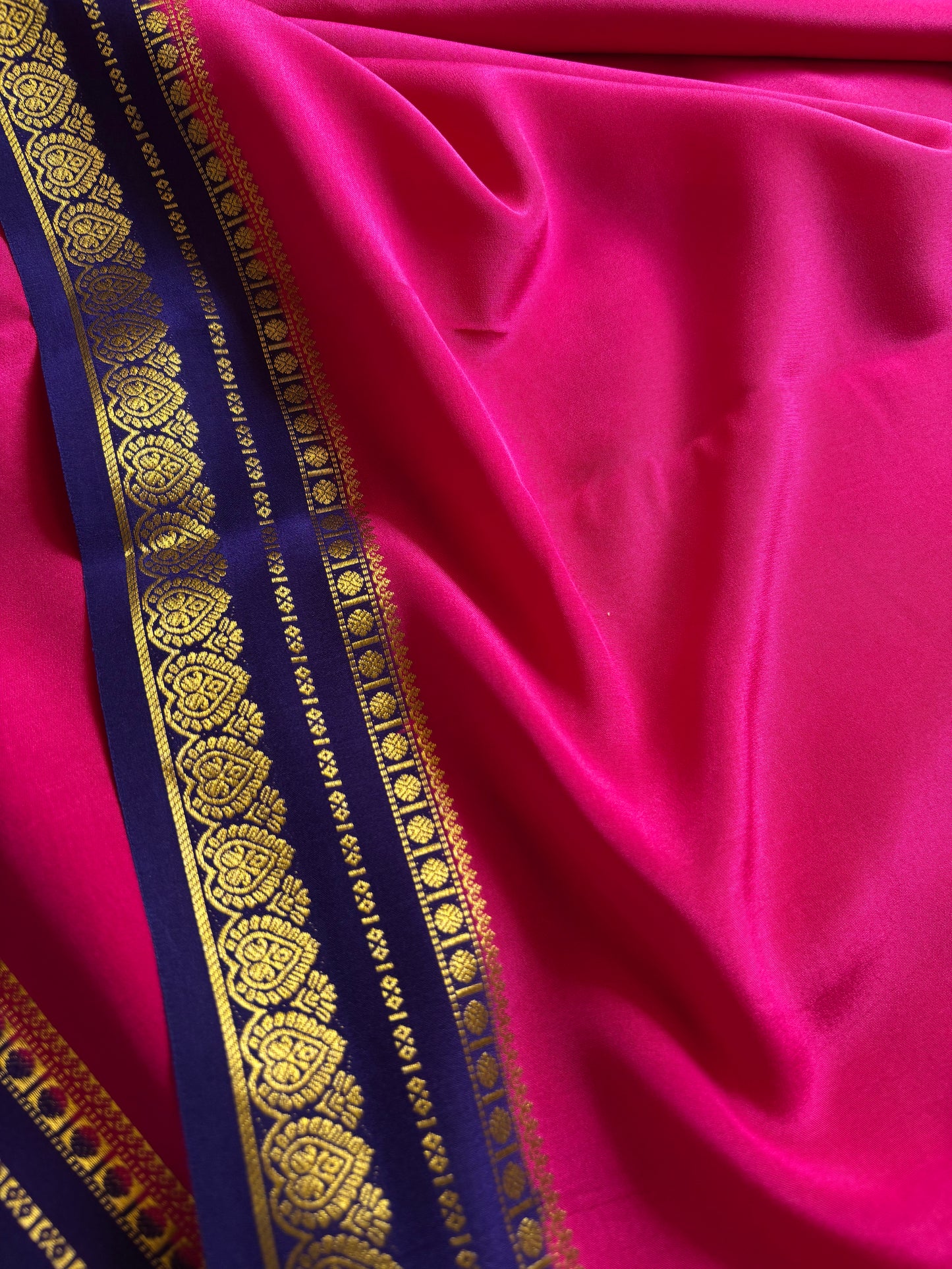 Rohini (2D) : Rani pink-dark blue