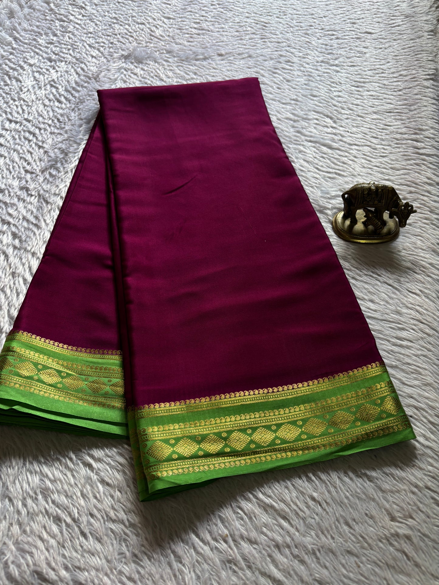 Saanvi (2D) : Maroon-pista green