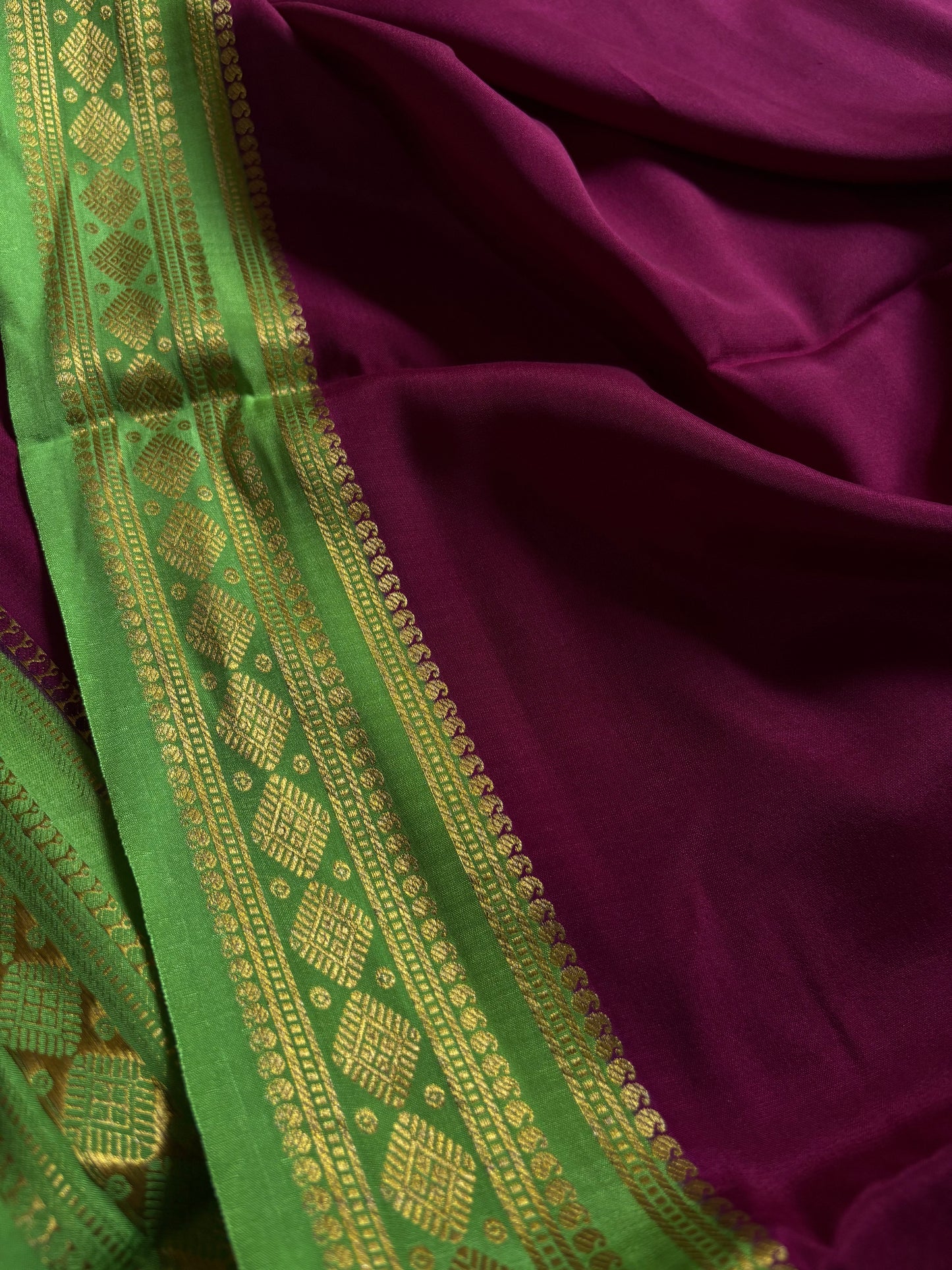 Saanvi (2D) : Maroon-pista green