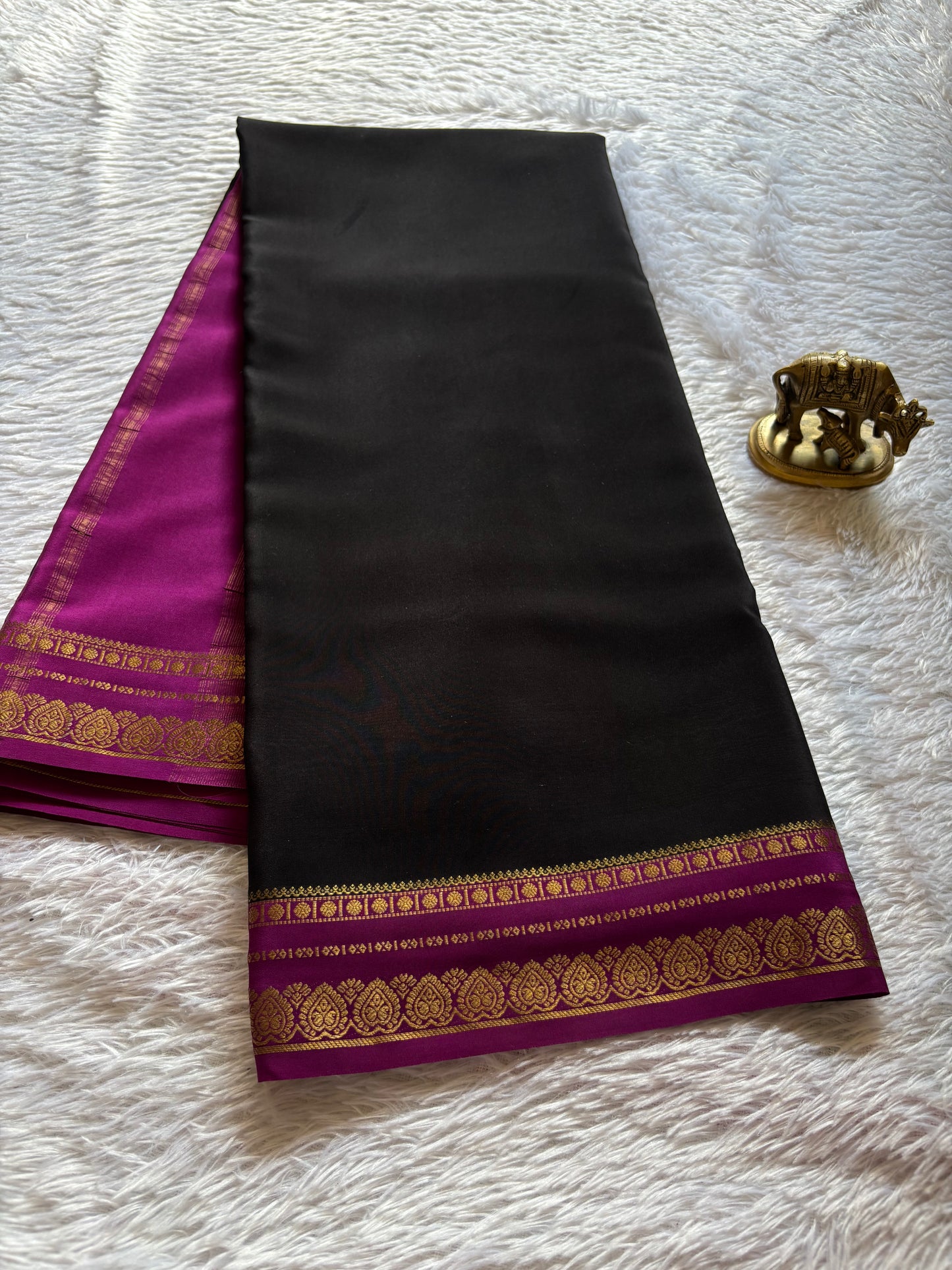 Rohini (2D) : Black-dark magenta