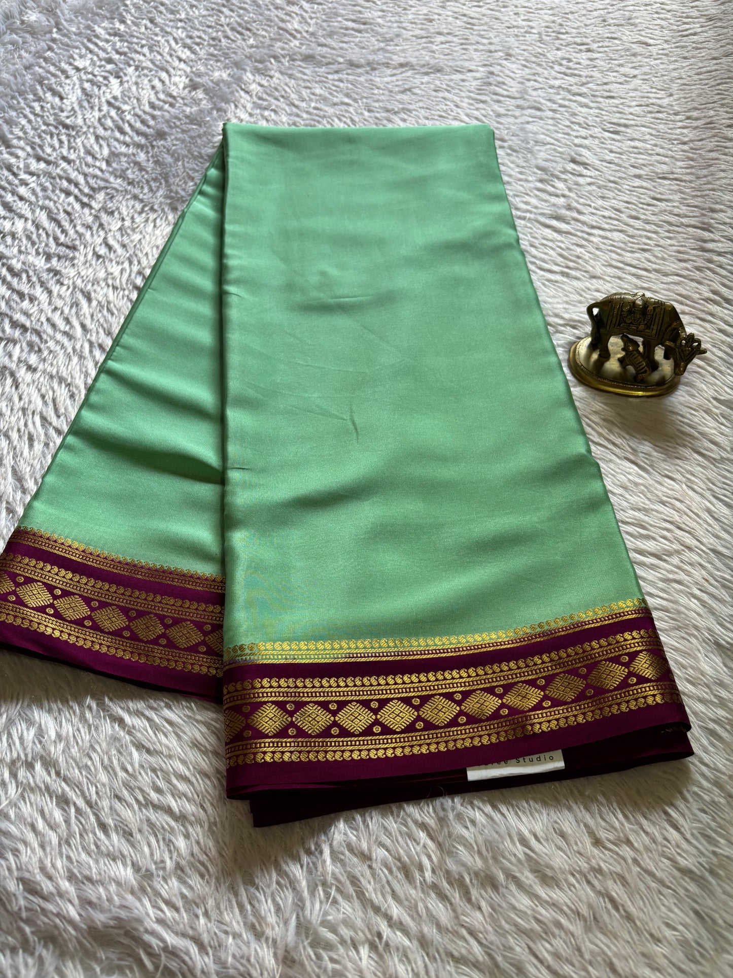 Saanvi (2D) : Mint blue-maroon