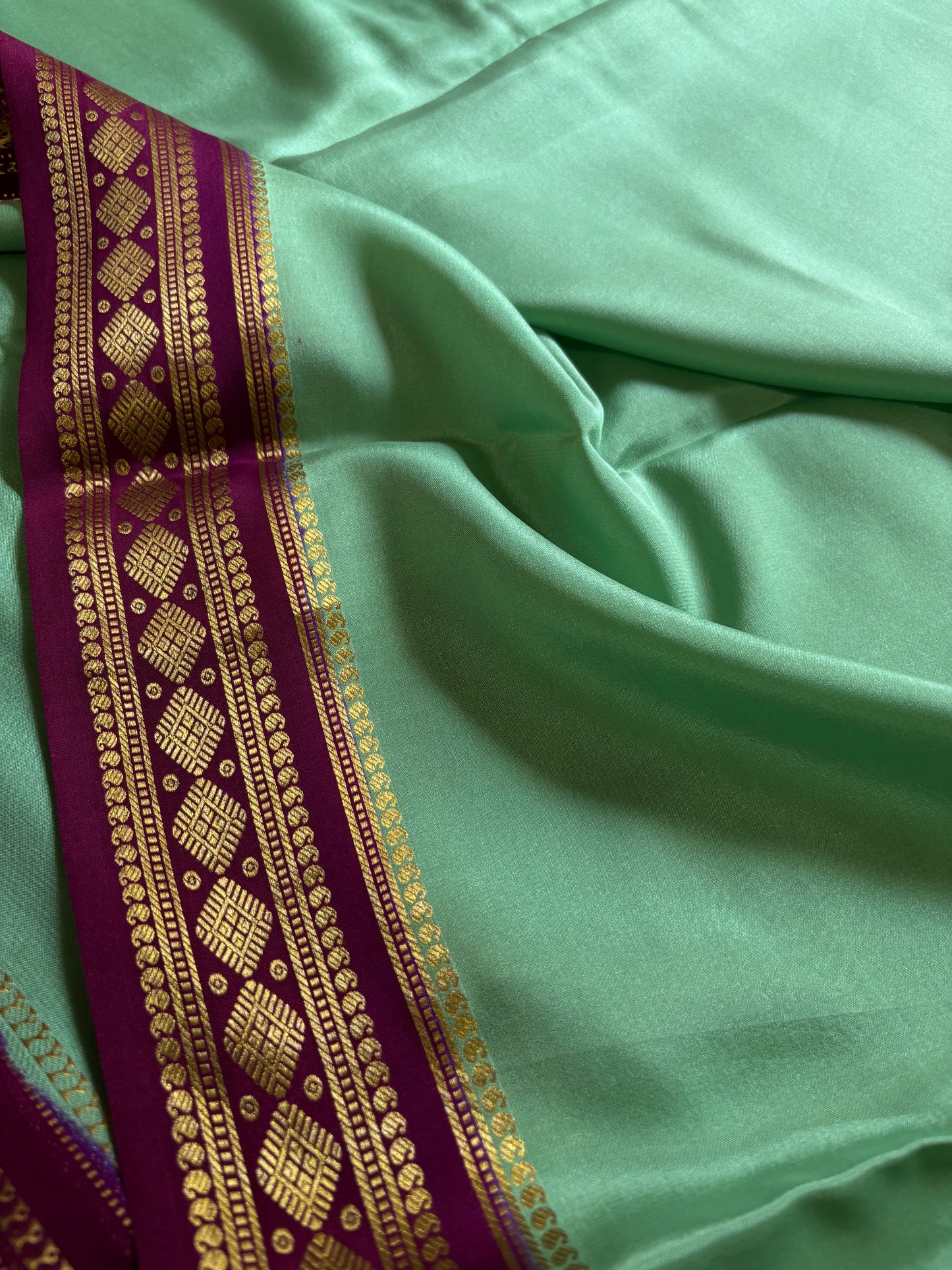 Saanvi (2D) : Mint blue-maroon