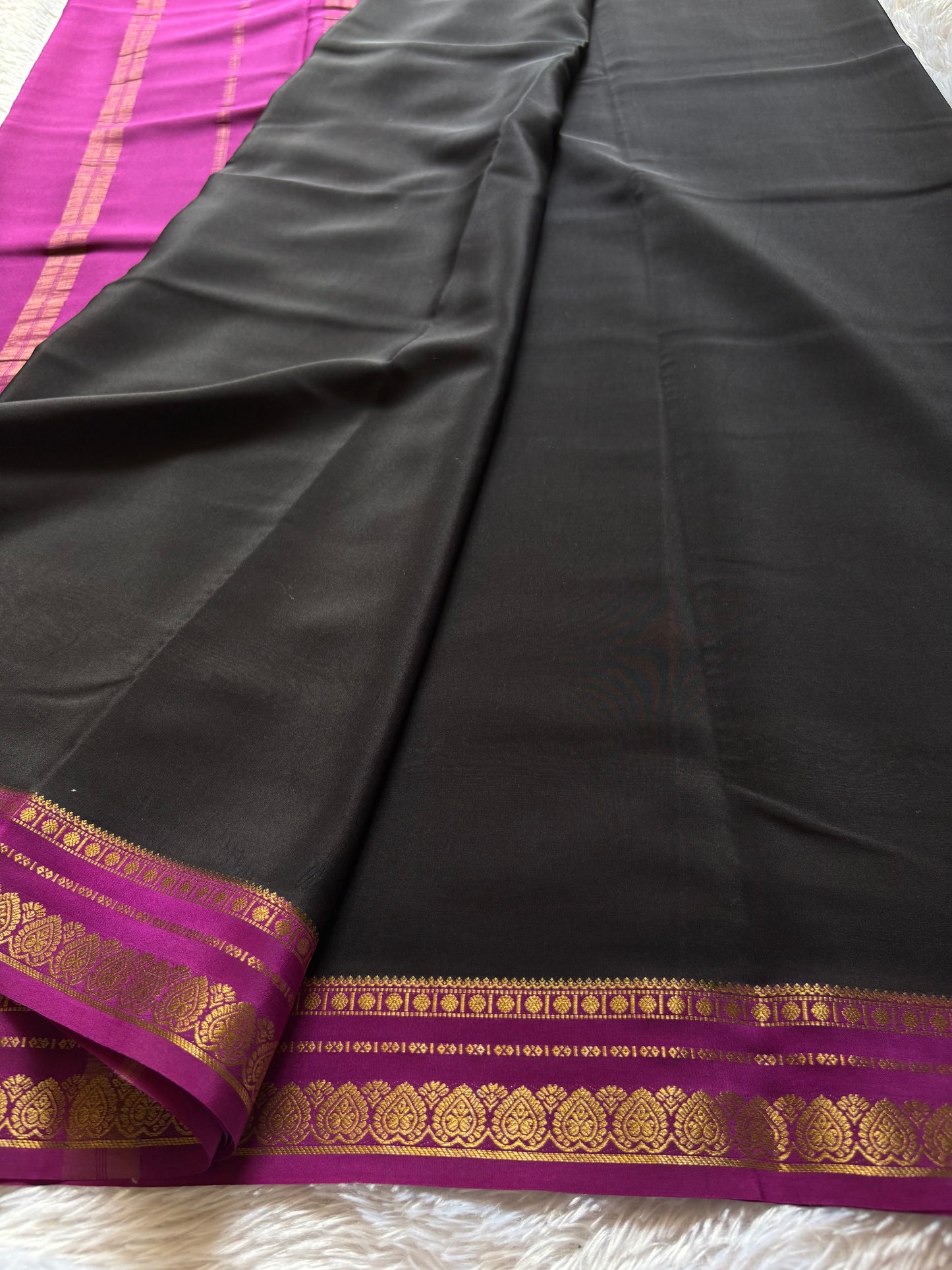 Rohini (2D) : Black-dark magenta