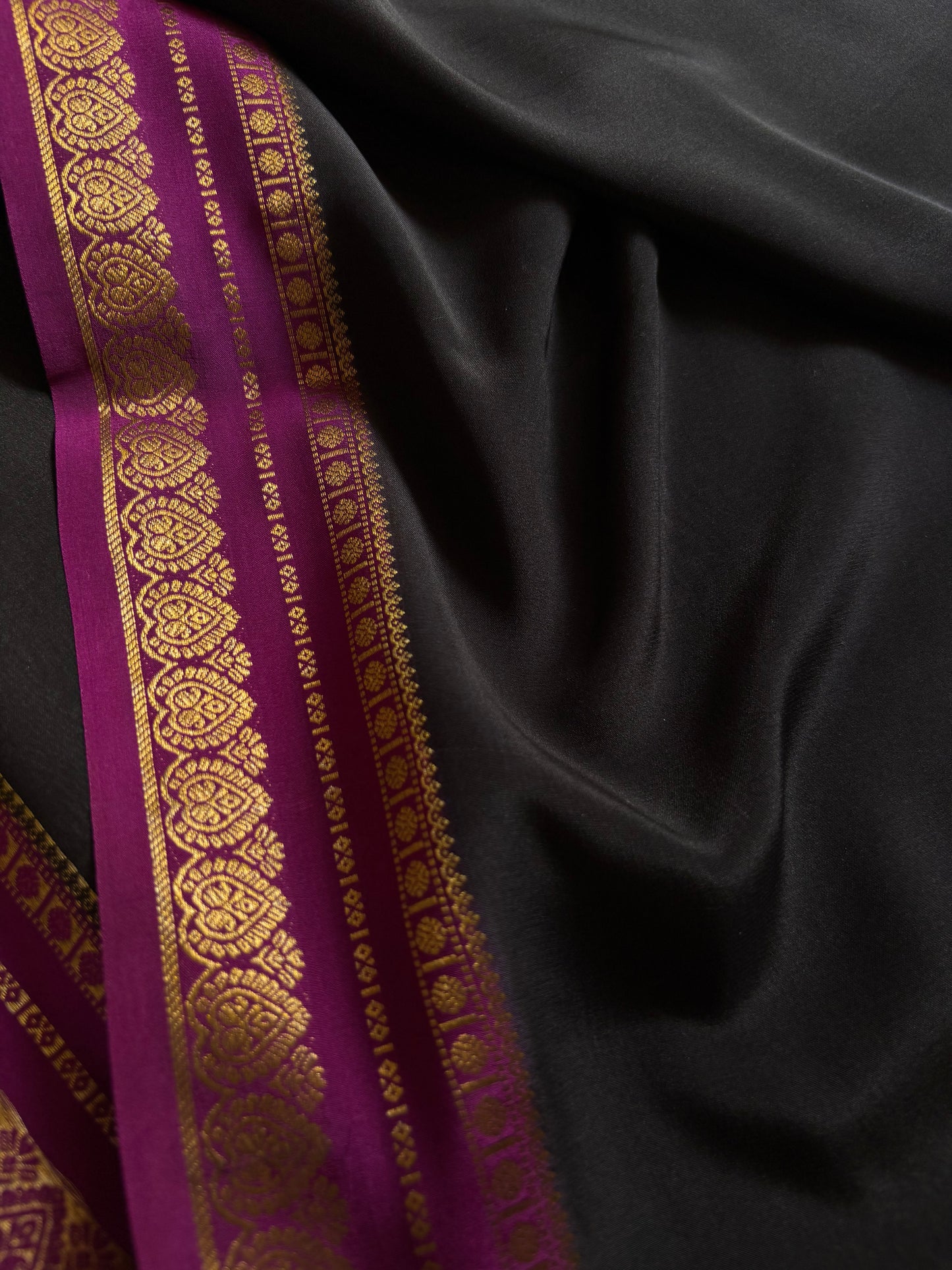 Rohini (2D) : Black-dark magenta