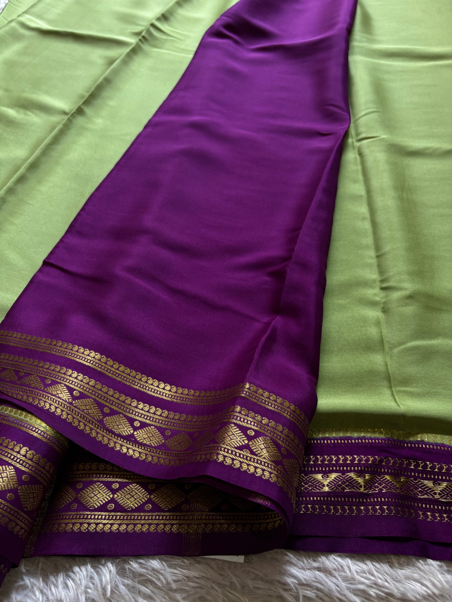 Saanvi (2D) : Pista green-dark magenta