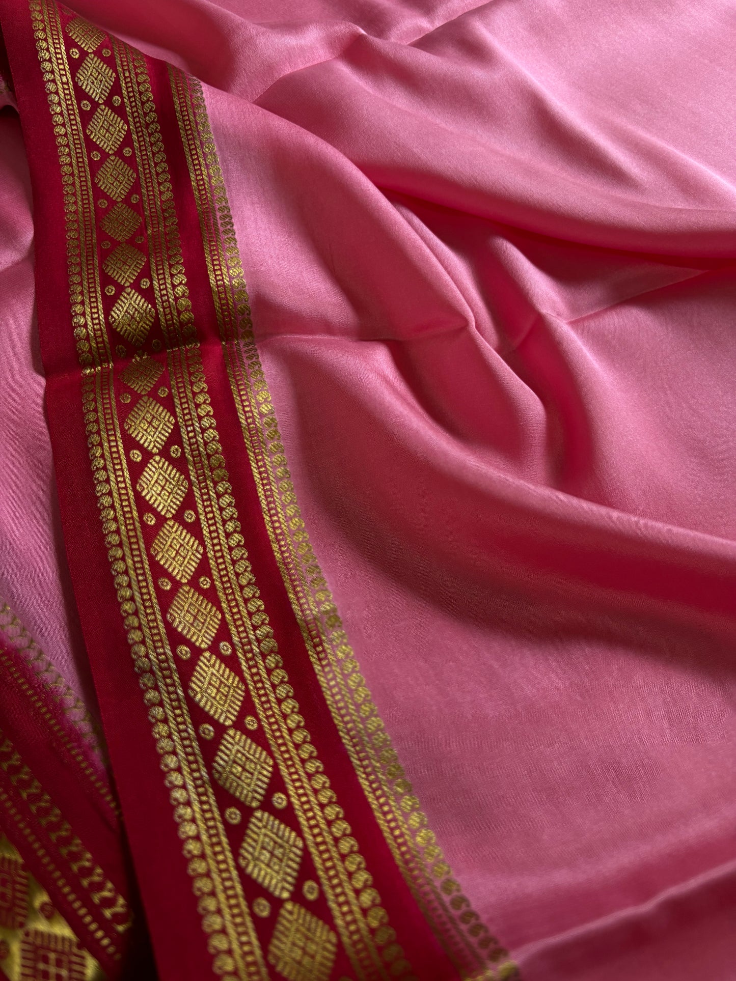 Saanvi (2D) : Light pink-red