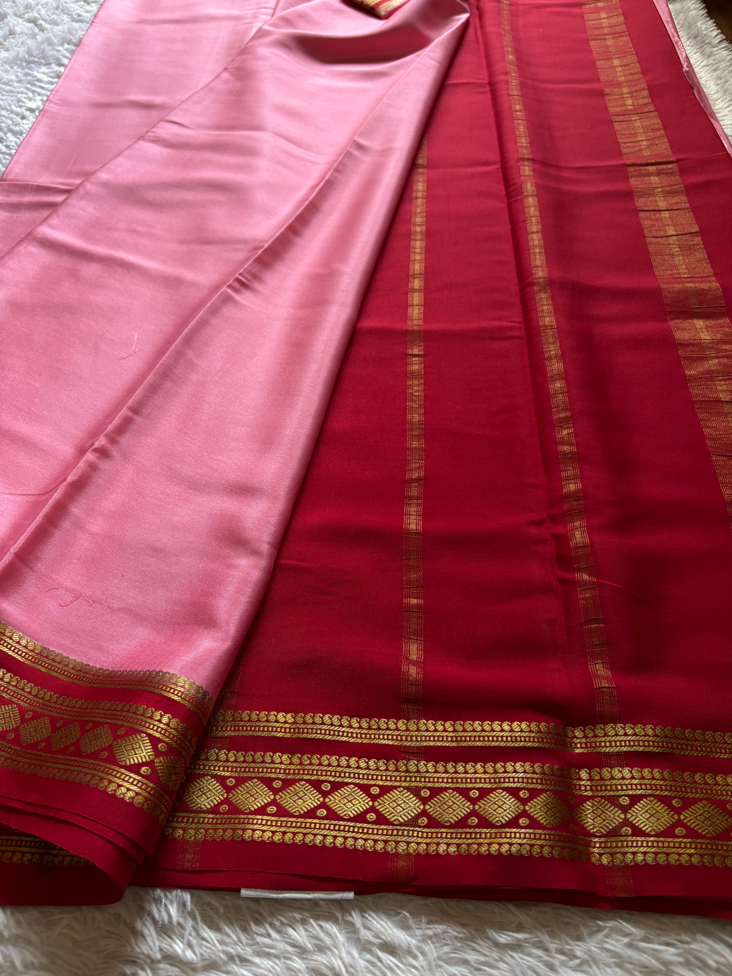 Saanvi (2D) : Light pink-red