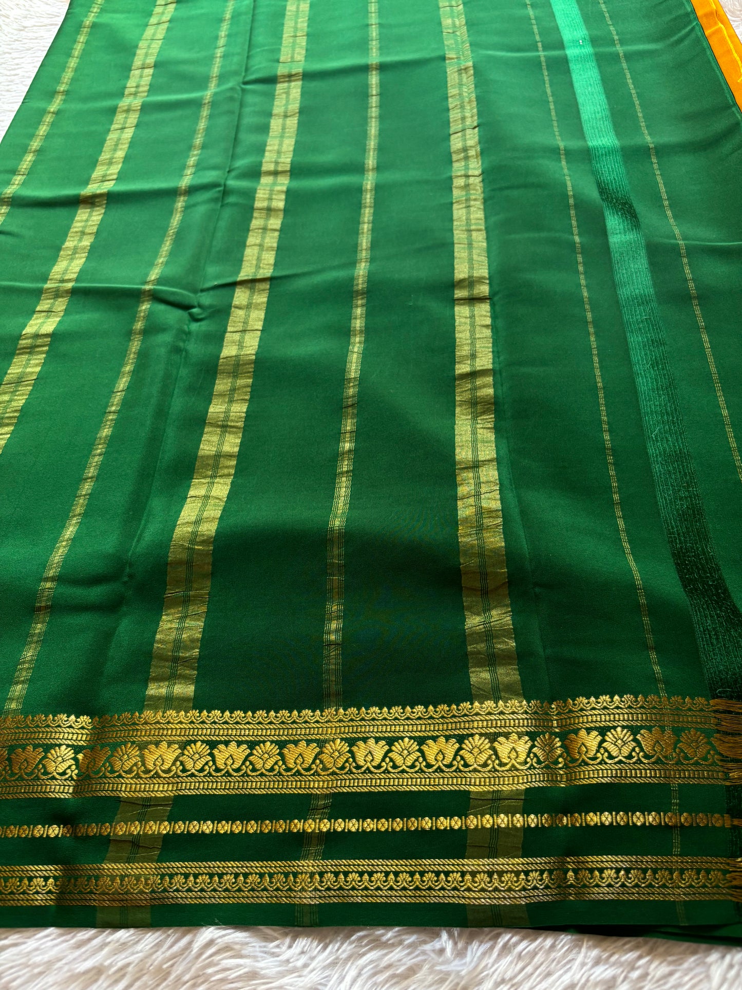 Padmaja (2D) : Golden yellow-green