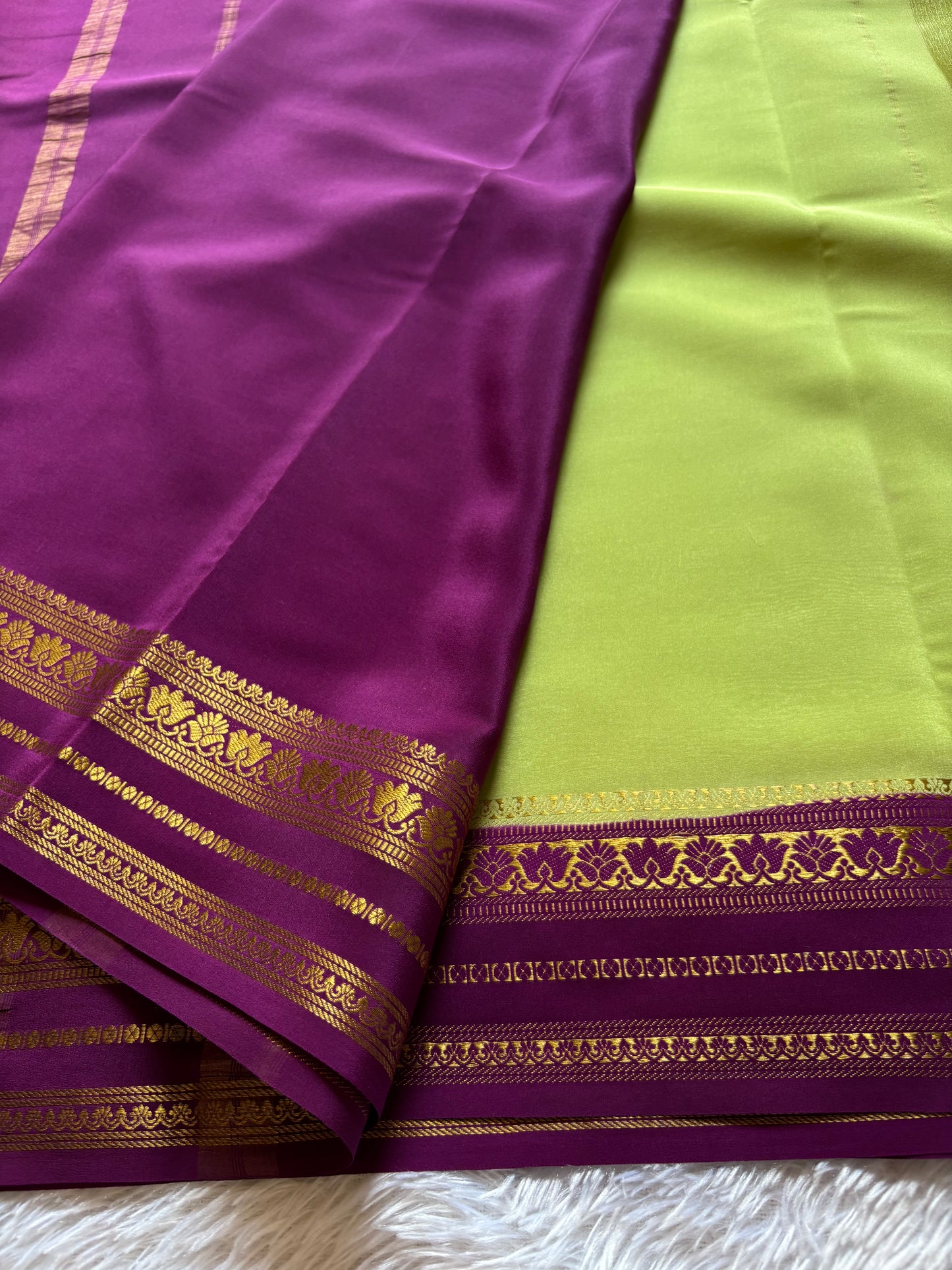 Padmaja (2D) : Pista green-dark magenta