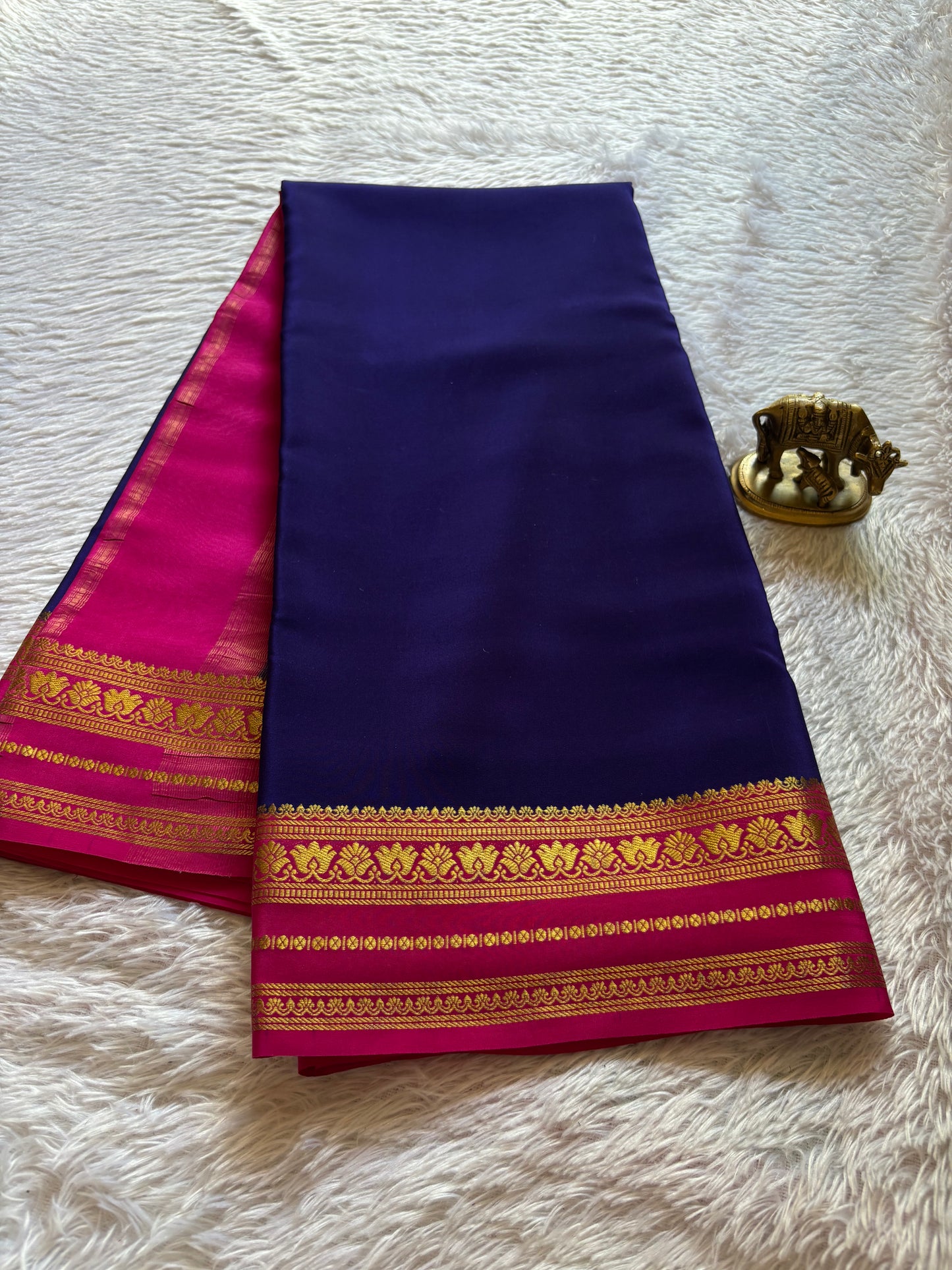 Padmaja (2D) : Dark blue-rani pink