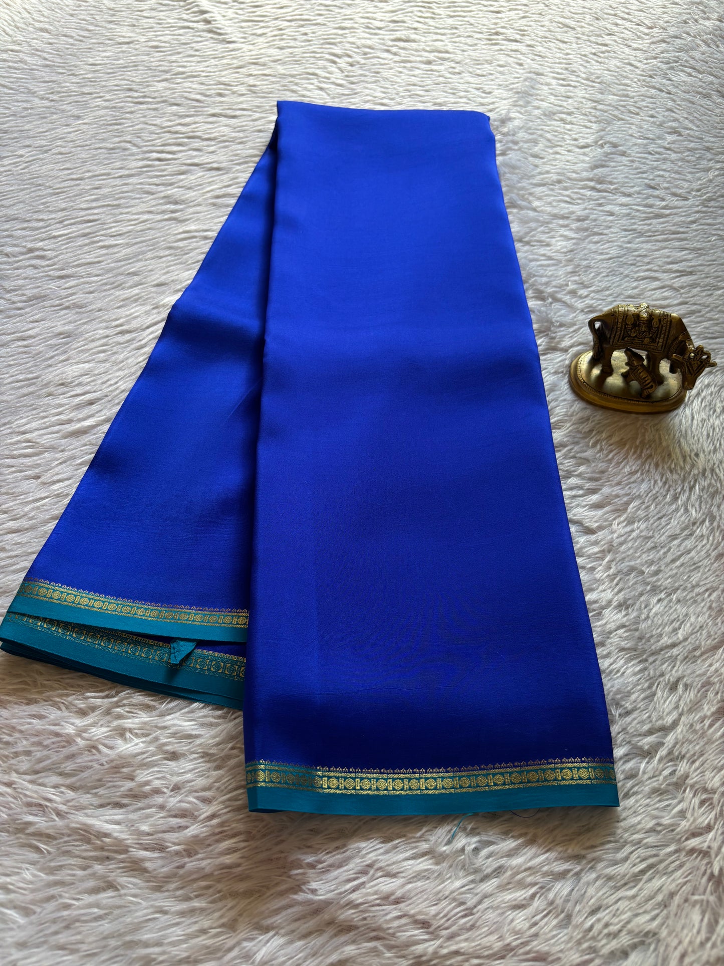 Sumukhi (2D) : Royal blue-ananda blue