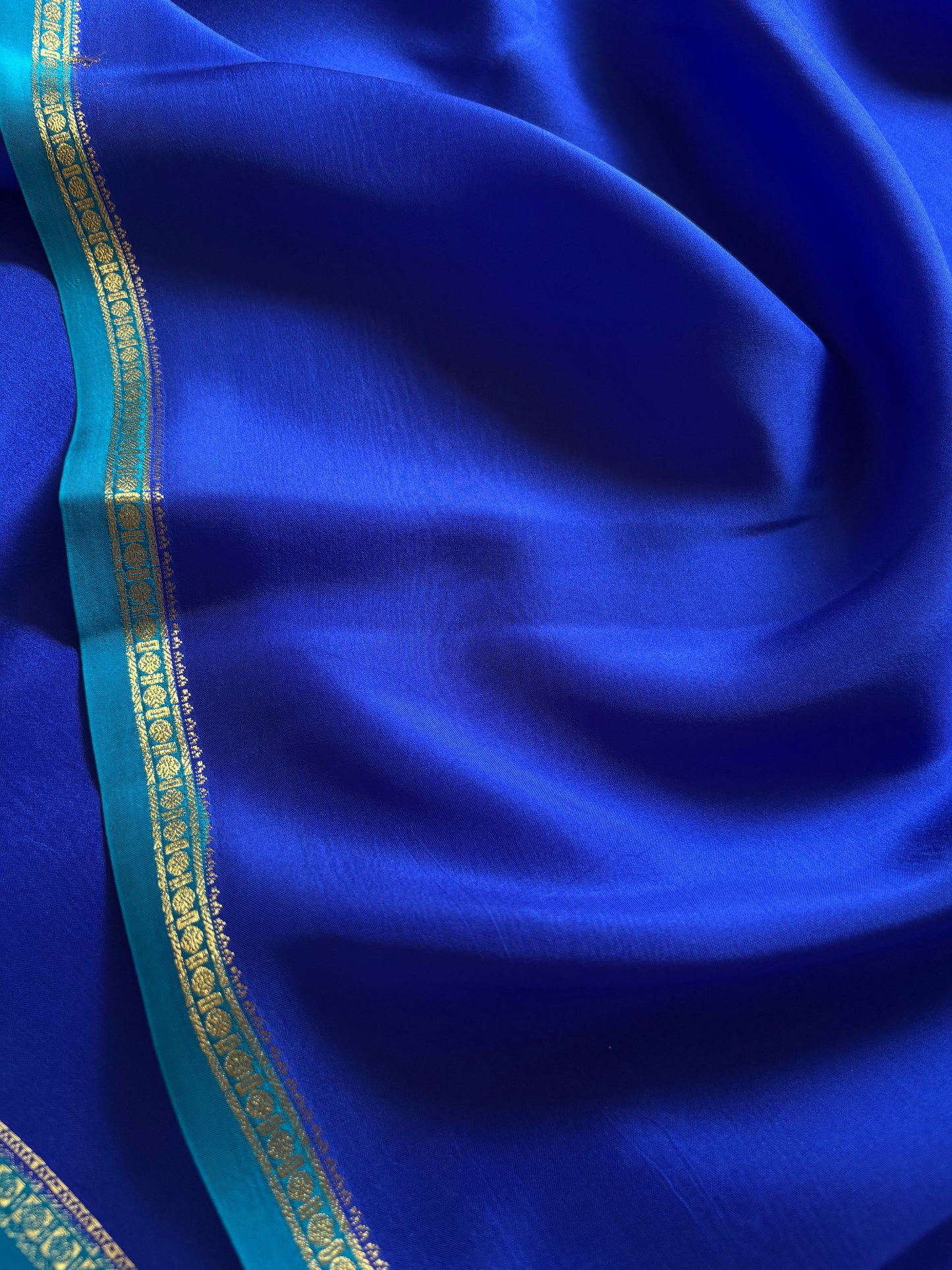 Sumukhi (2D) : Royal blue-ananda blue