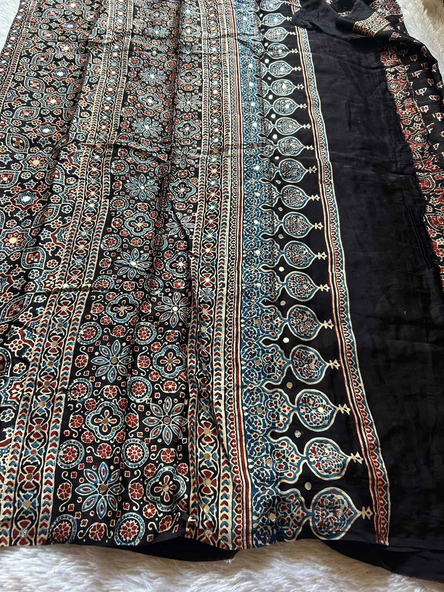 Kushee : Printed Black