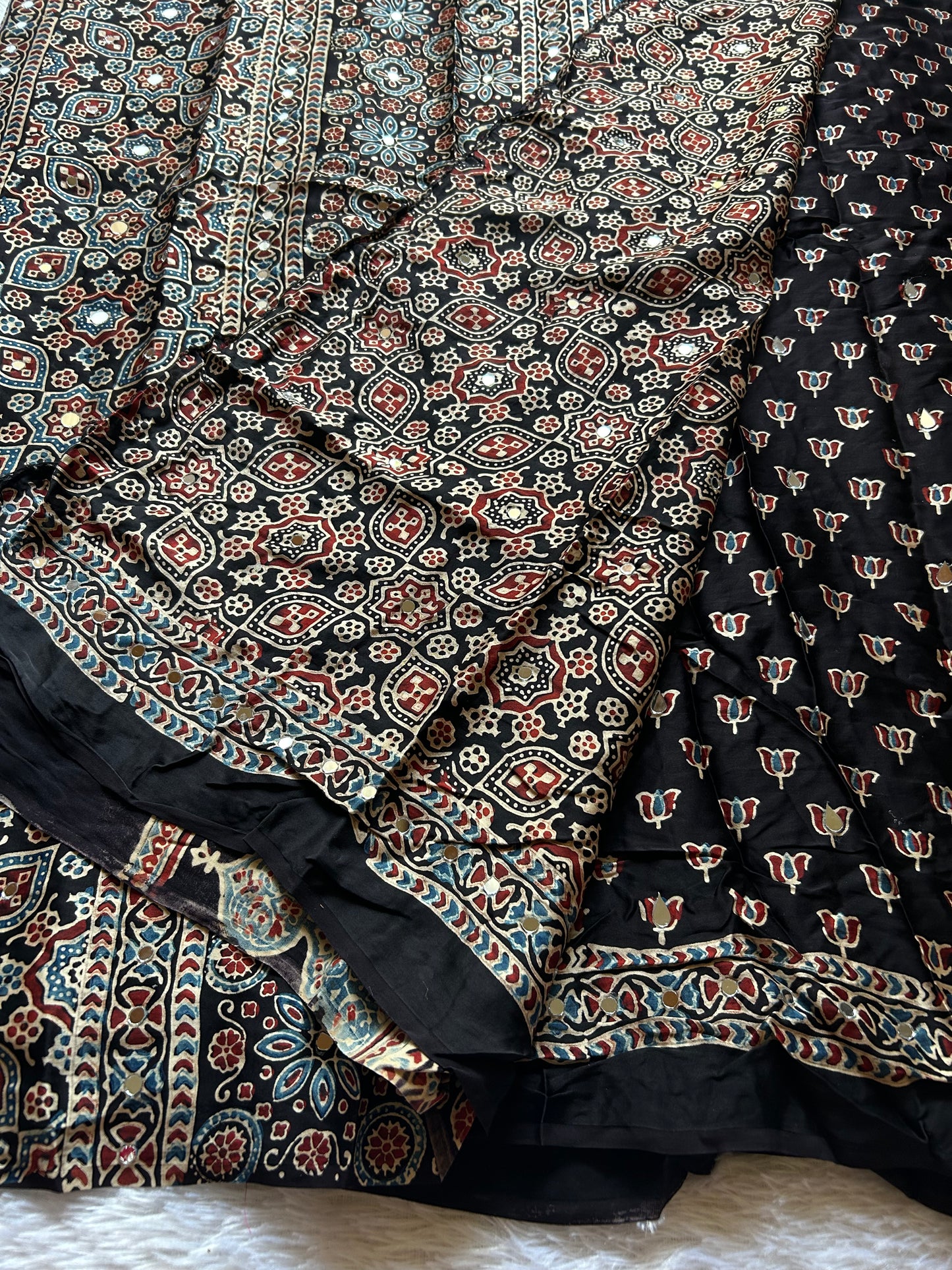 Kushee : Printed Black