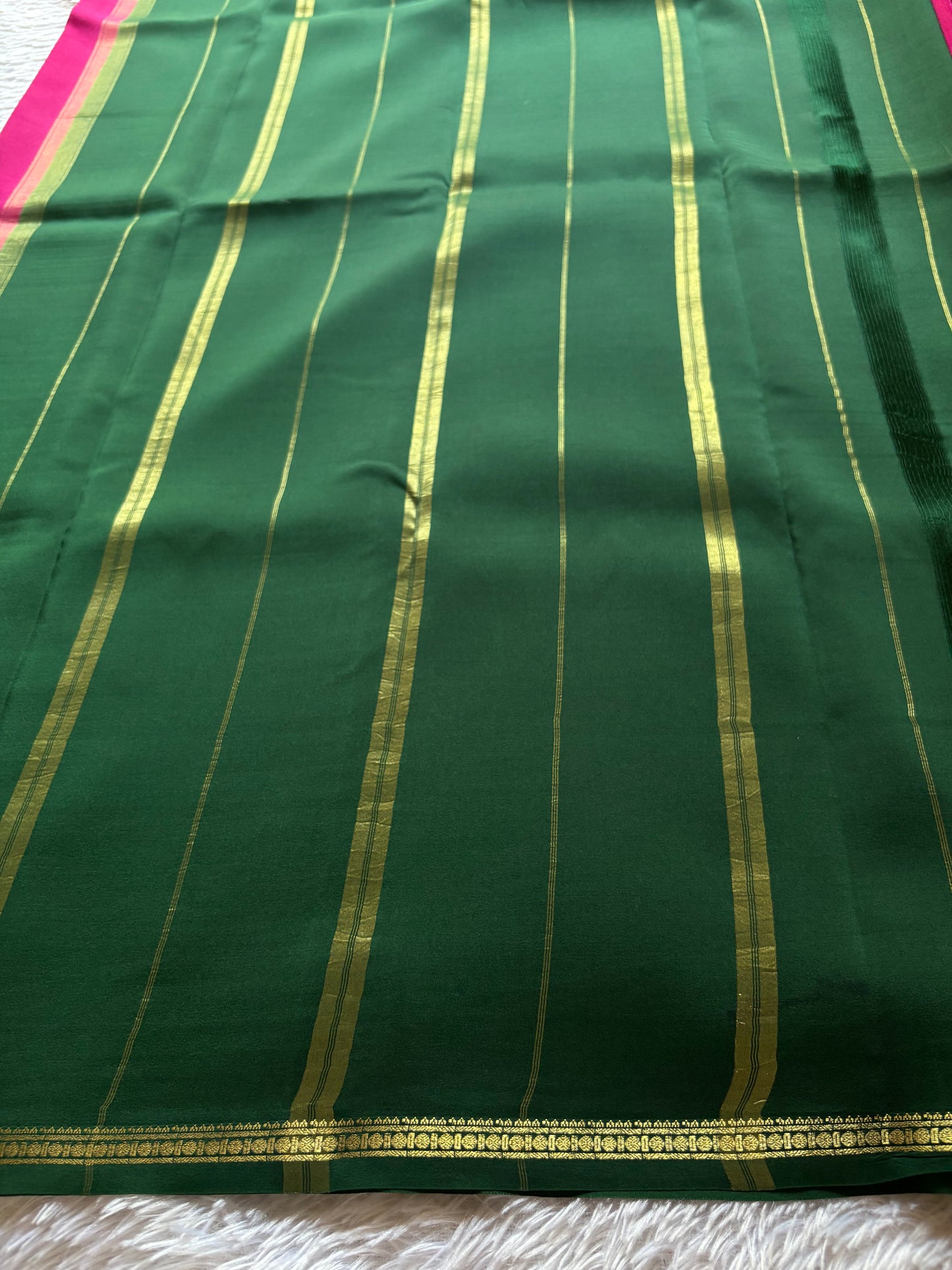 Sumukhi (2D) : Rani pink-bottle green