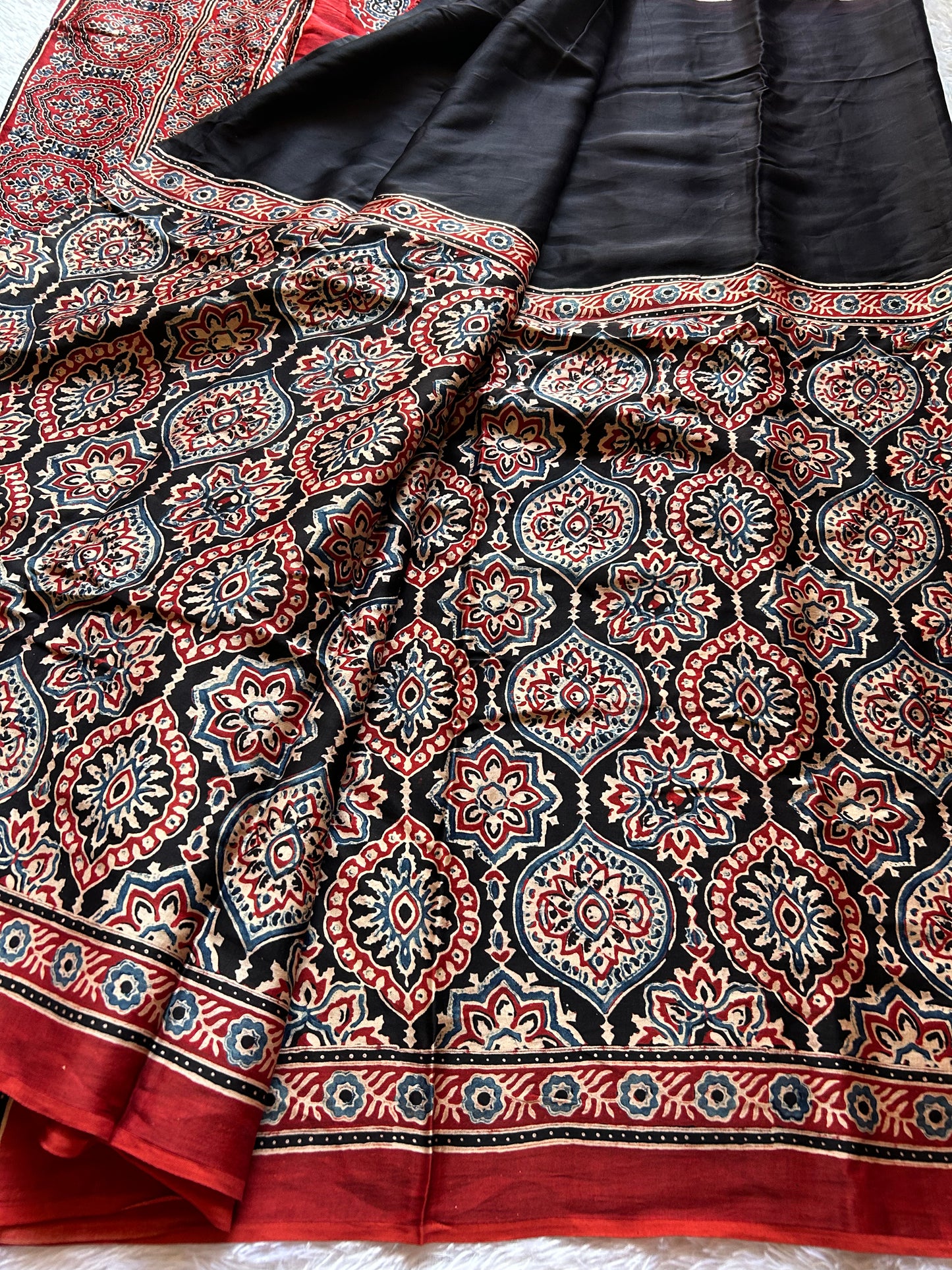 Kushee : Printed Black-rust