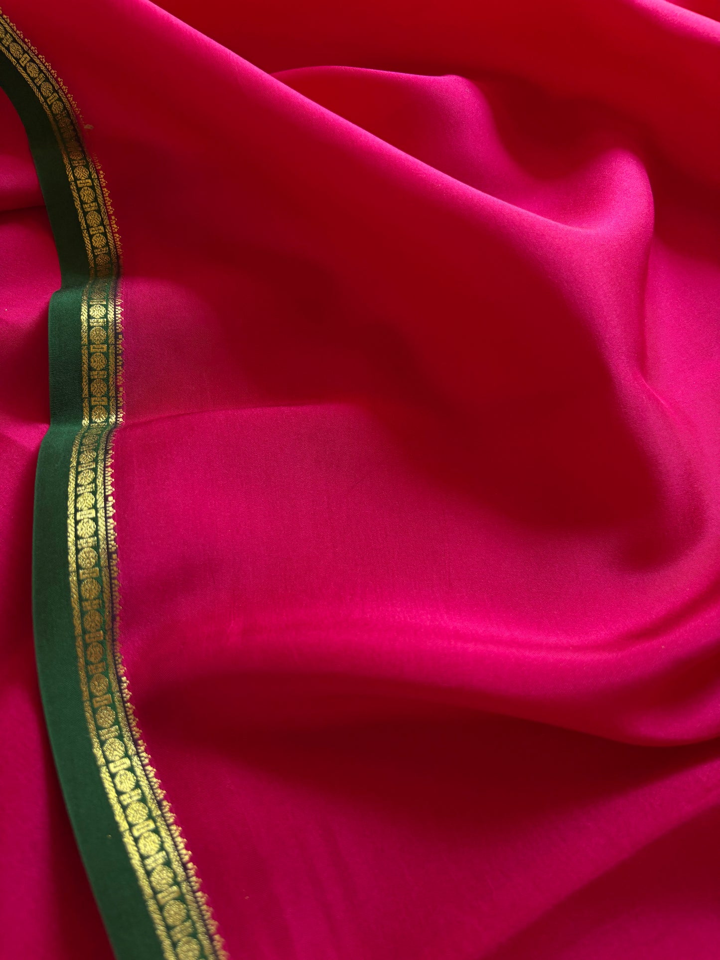 Sumukhi (2D) : Rani pink-bottle green