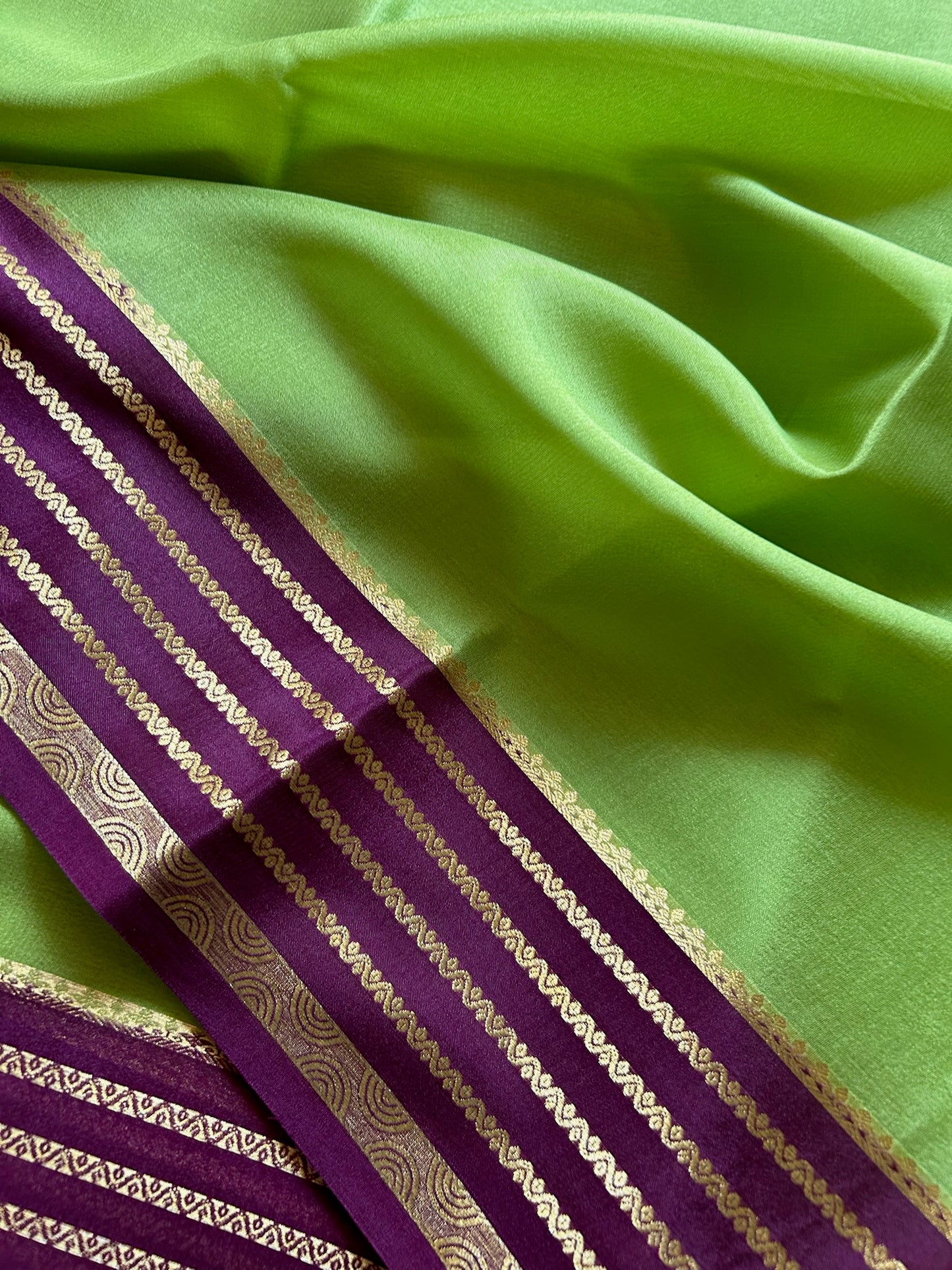 Rashmi (2D) : Pista green-magenta